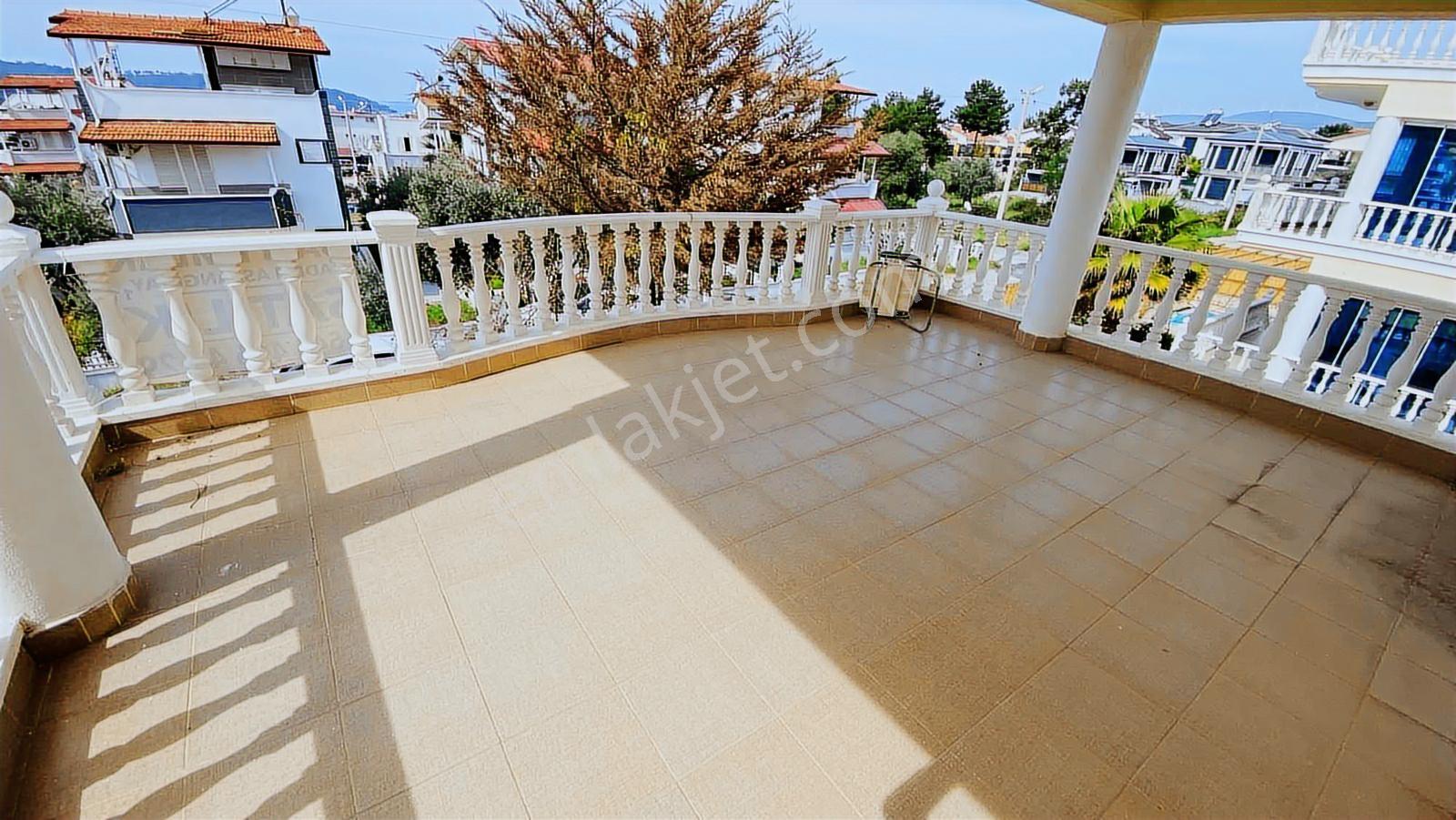 İngilizden Satılık 4+1 Trıplex Havuzlu Villa - Görsel 8