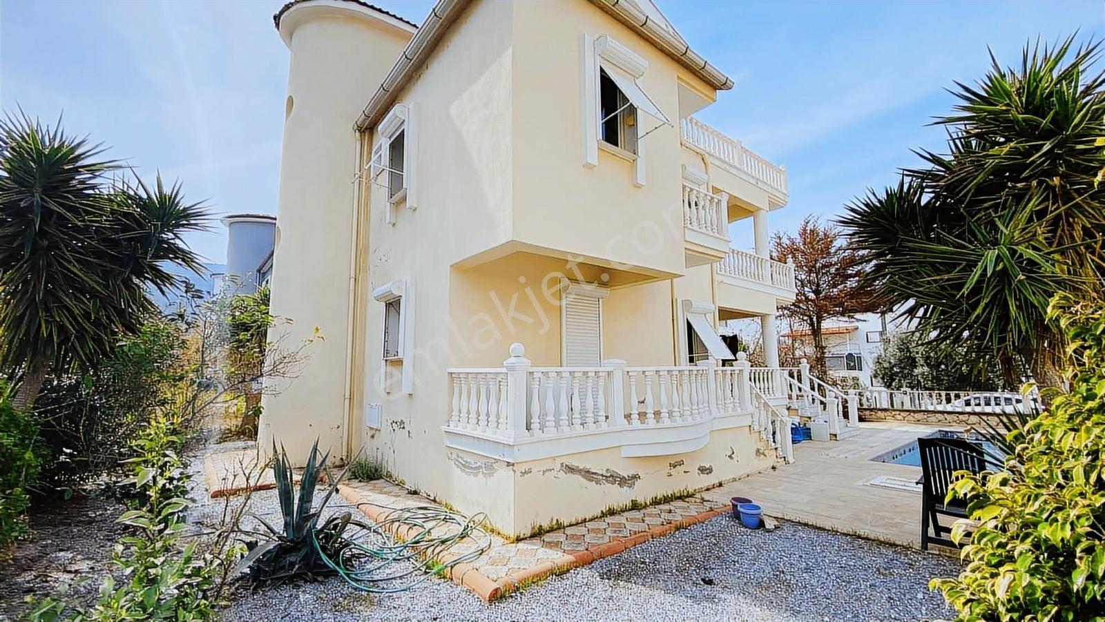 İngilizden Satılık 4+1 Trıplex Havuzlu Villa - Görsel 12