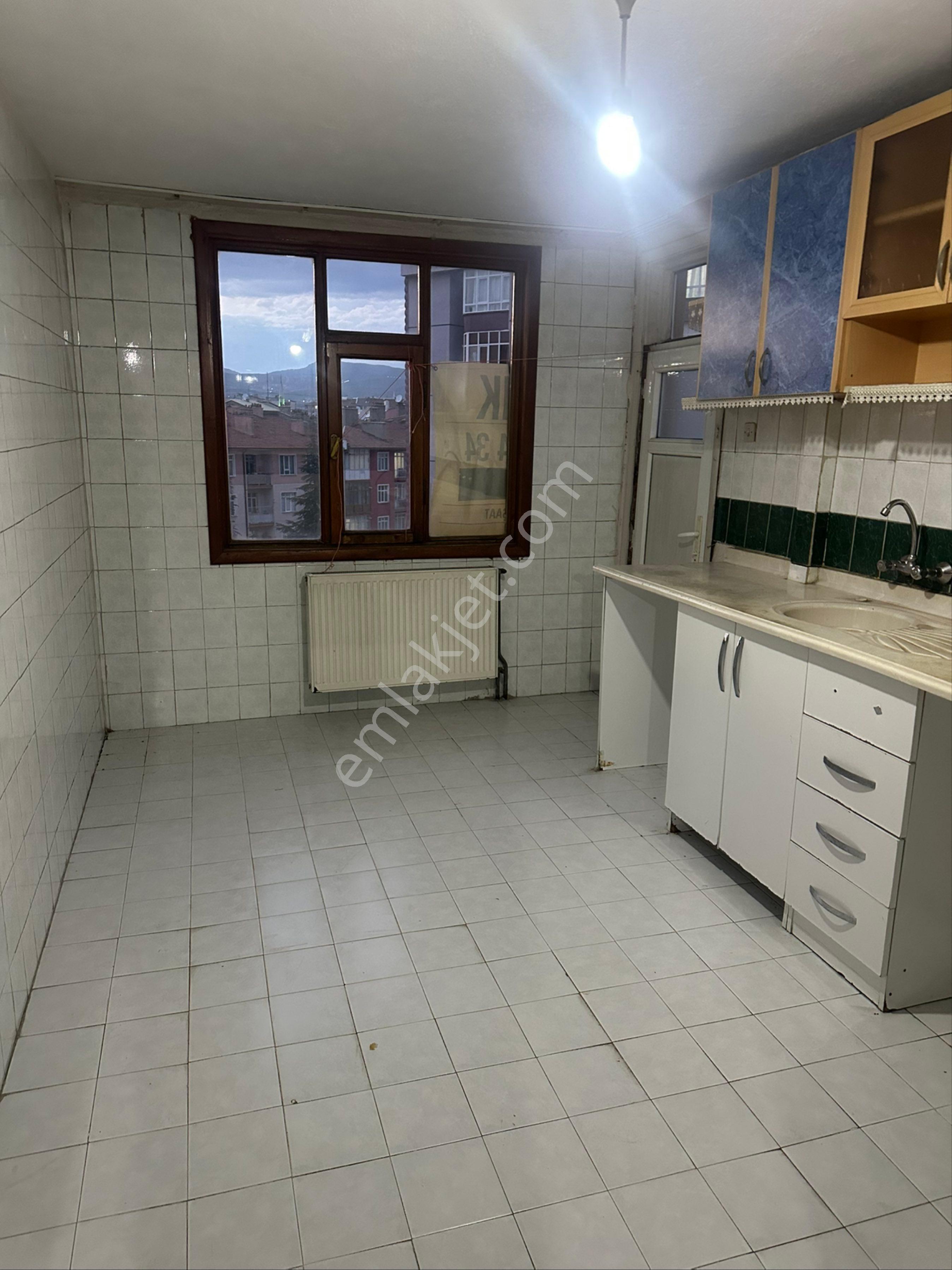 Salih Emlak 'tan Fatih Mahallesinde Kiralık Asansörlü 1+1 Çatı Dairesi - Görsel 14