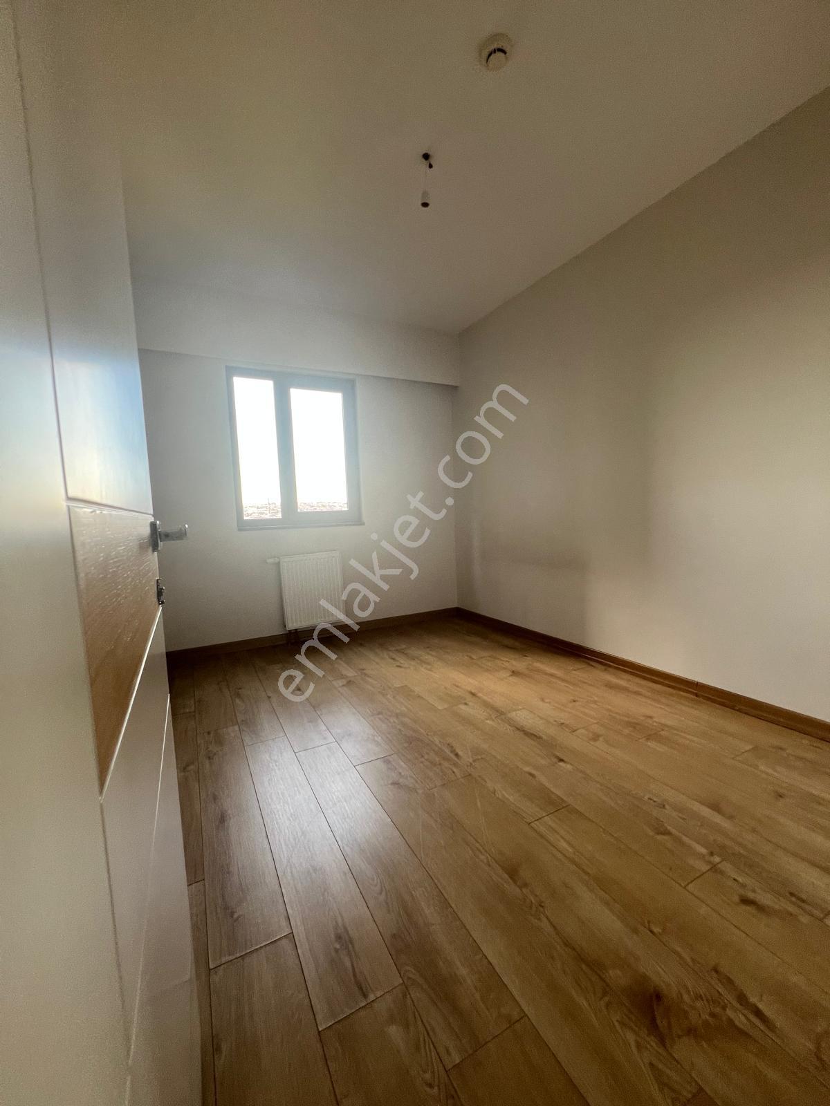 Tem Avrasya Sitesi Hemen Taşınmaya Hazır Boş 3+1,5 Daire - Görsel 8