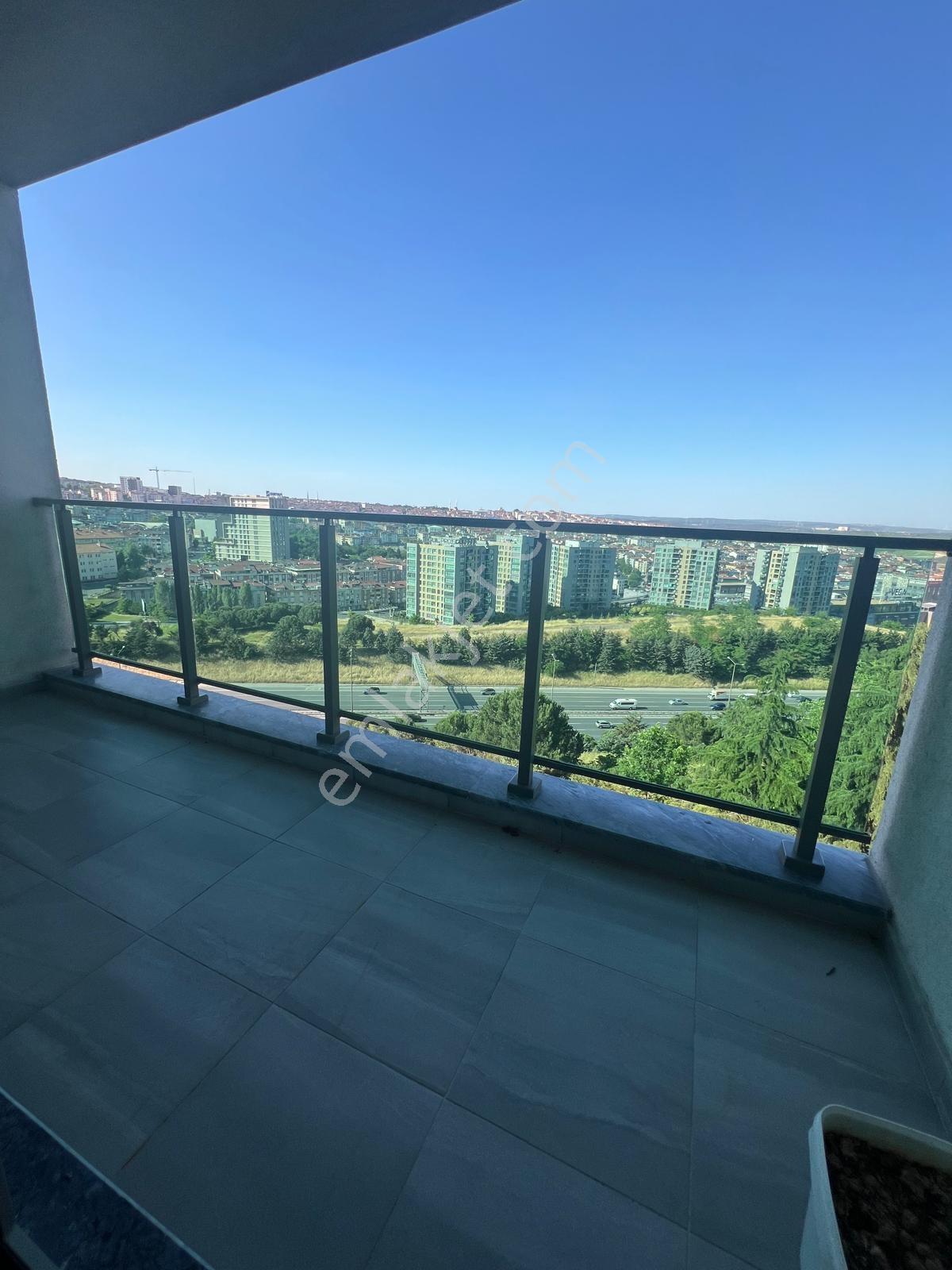 Tem Avrasya Sitesi Hemen Taşınmaya Hazır Boş 3+1,5 Daire