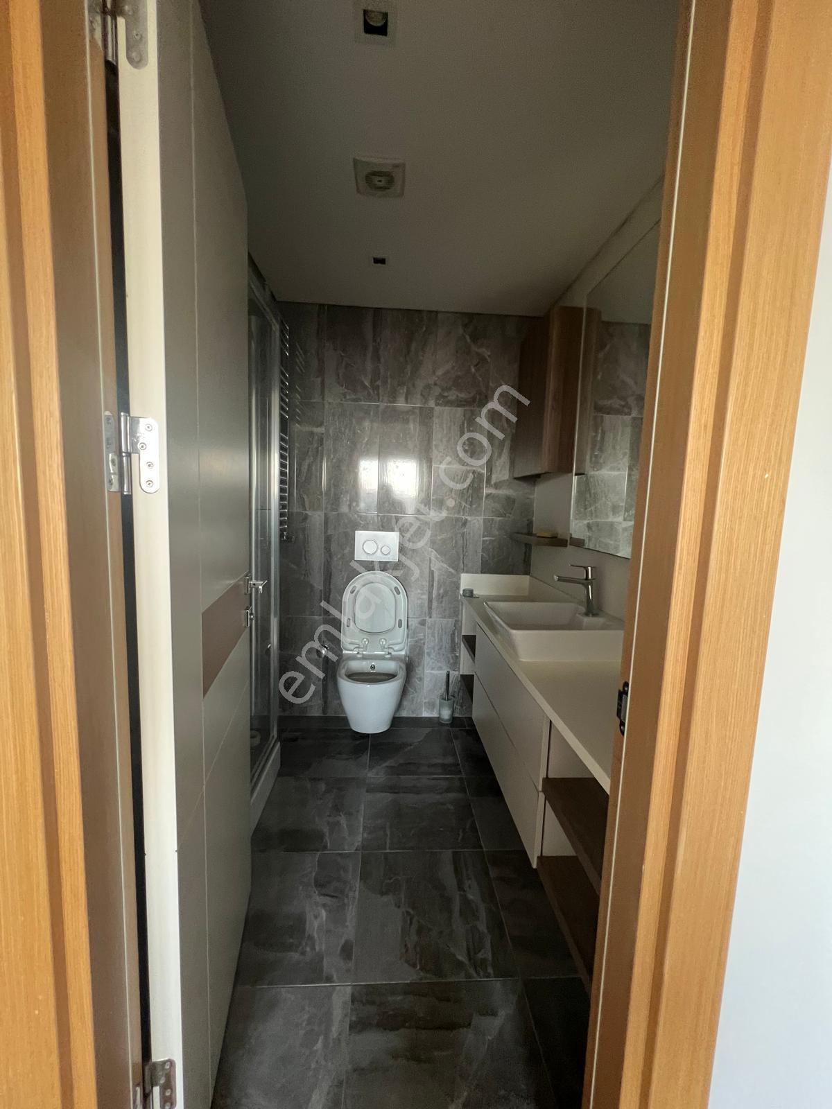 Tem Avrasya Sitesi Hemen Taşınmaya Hazır Boş 3+1,5 Daire - Görsel 3