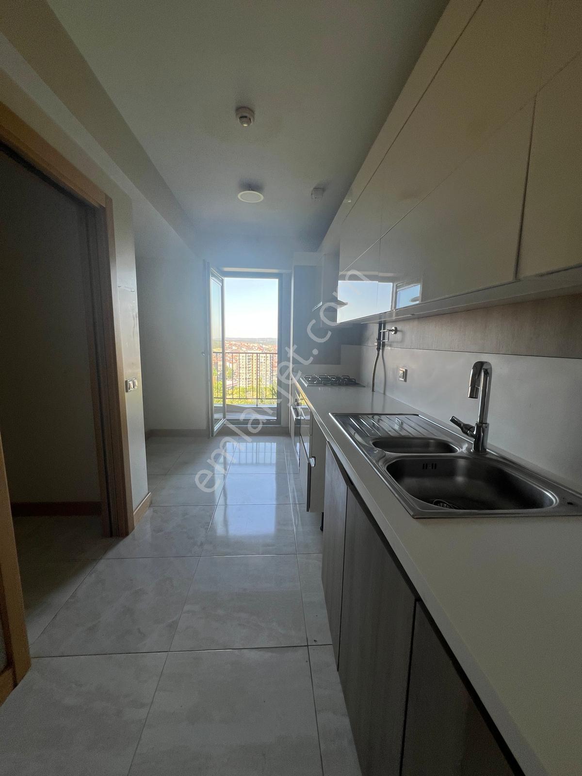 Tem Avrasya Sitesi Hemen Taşınmaya Hazır Boş 3+1,5 Daire - Görsel 10