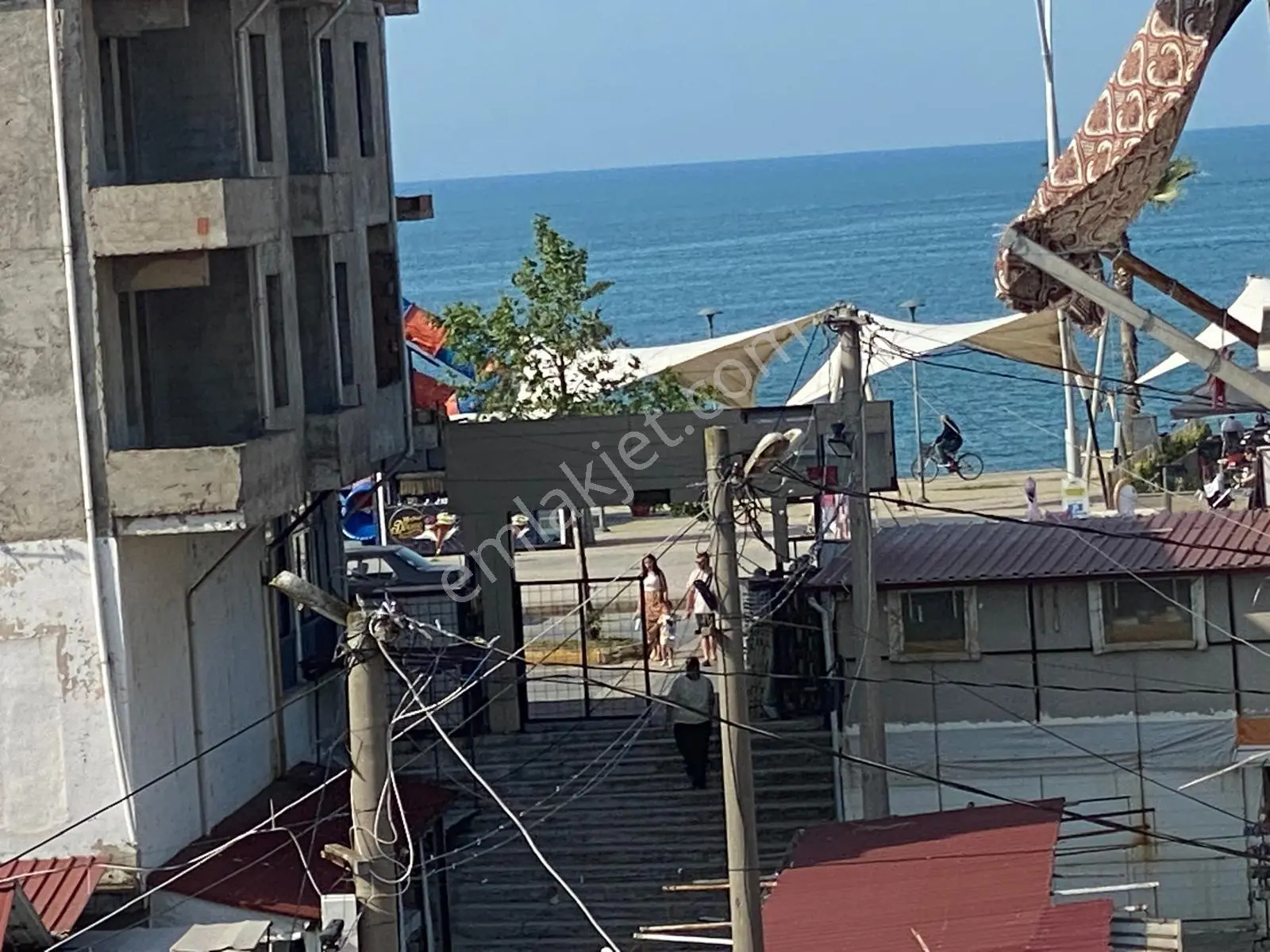 Vizyon Emlaktan Plaj Merkezde Deniz Manzaralı 1+1 Daire