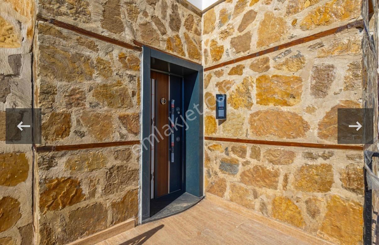 Ekmel' De Panoramik Deniz Ve Şehir Manzaralı Müstakil Taş Villa - Görsel 4
