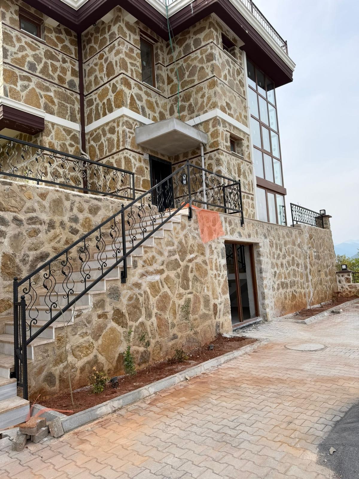 Ekmel' De Panoramik Deniz Ve Şehir Manzaralı Müstakil Taş Villa - Görsel 15