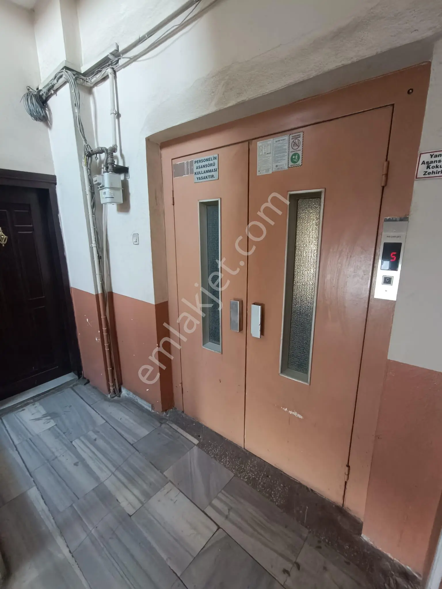 Bayrampaşa Orta Mahalle’de Kiralık 300m² Sanayi Ve İmalathane Katı!