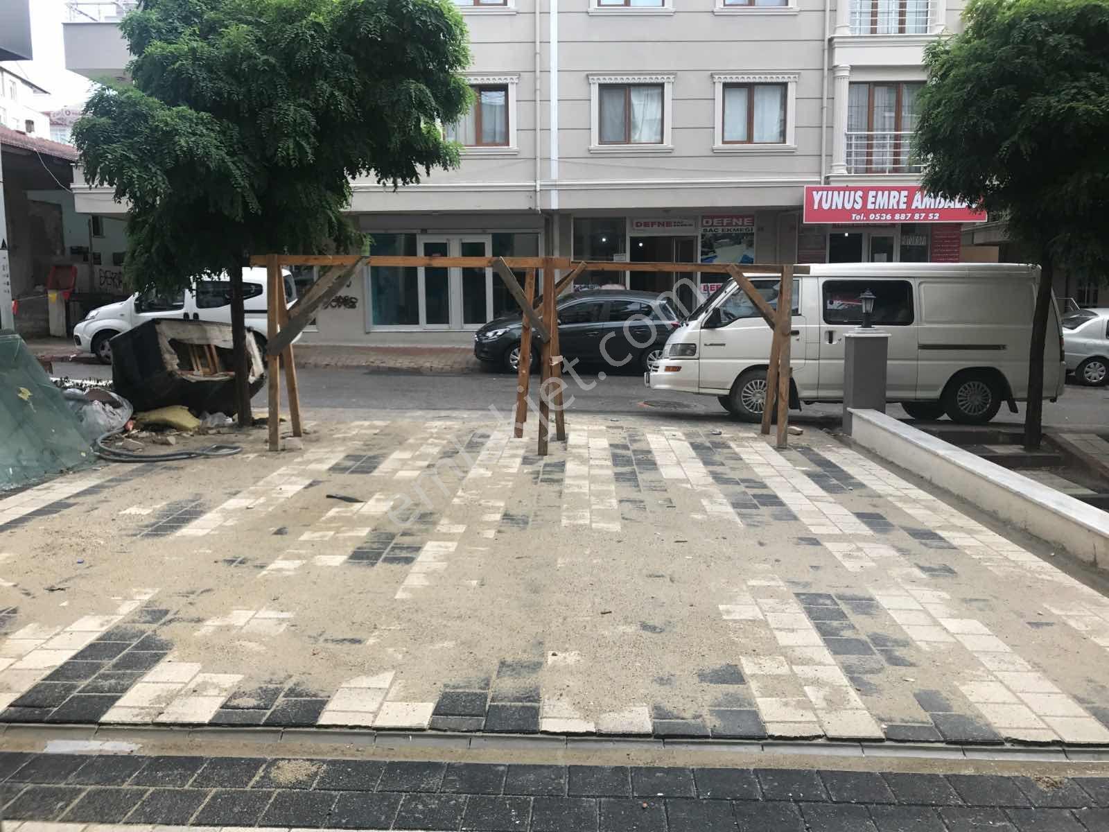 Demokrasi Caddesine 50 M Mesafede Kiralık Dükkan