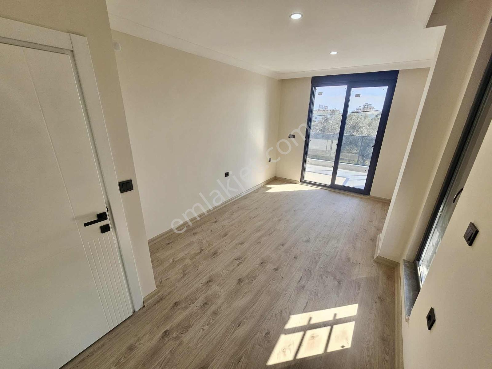 Avcı'dan Denize 300mt Yol Altında 4+1 Lüks Villa - Görsel 18