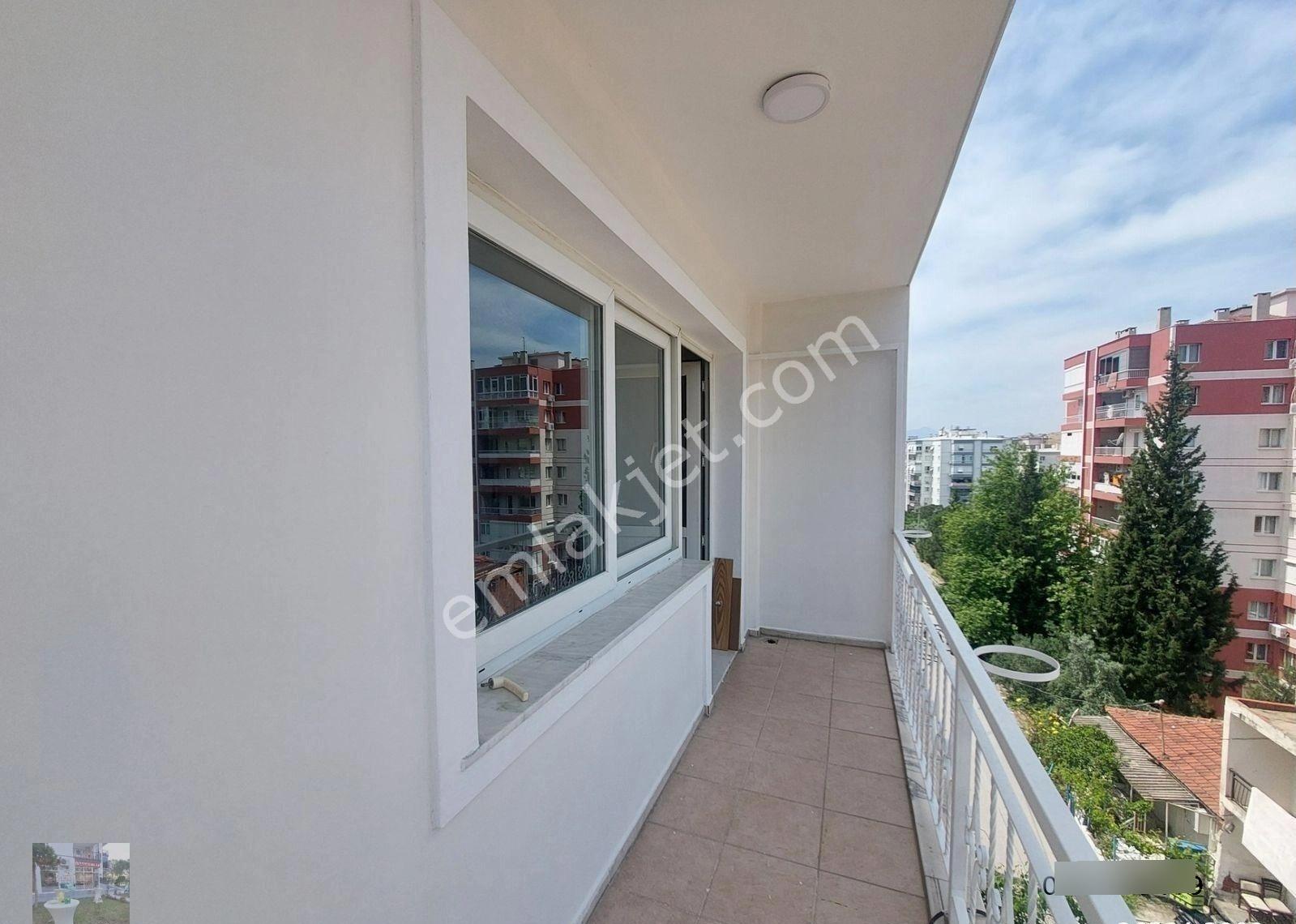 Karşıyaka Elit Sitesi Bakımlı 2+1 110m2 Büyük Kiralık Daire Kanıt Emlaktan - Görsel 3