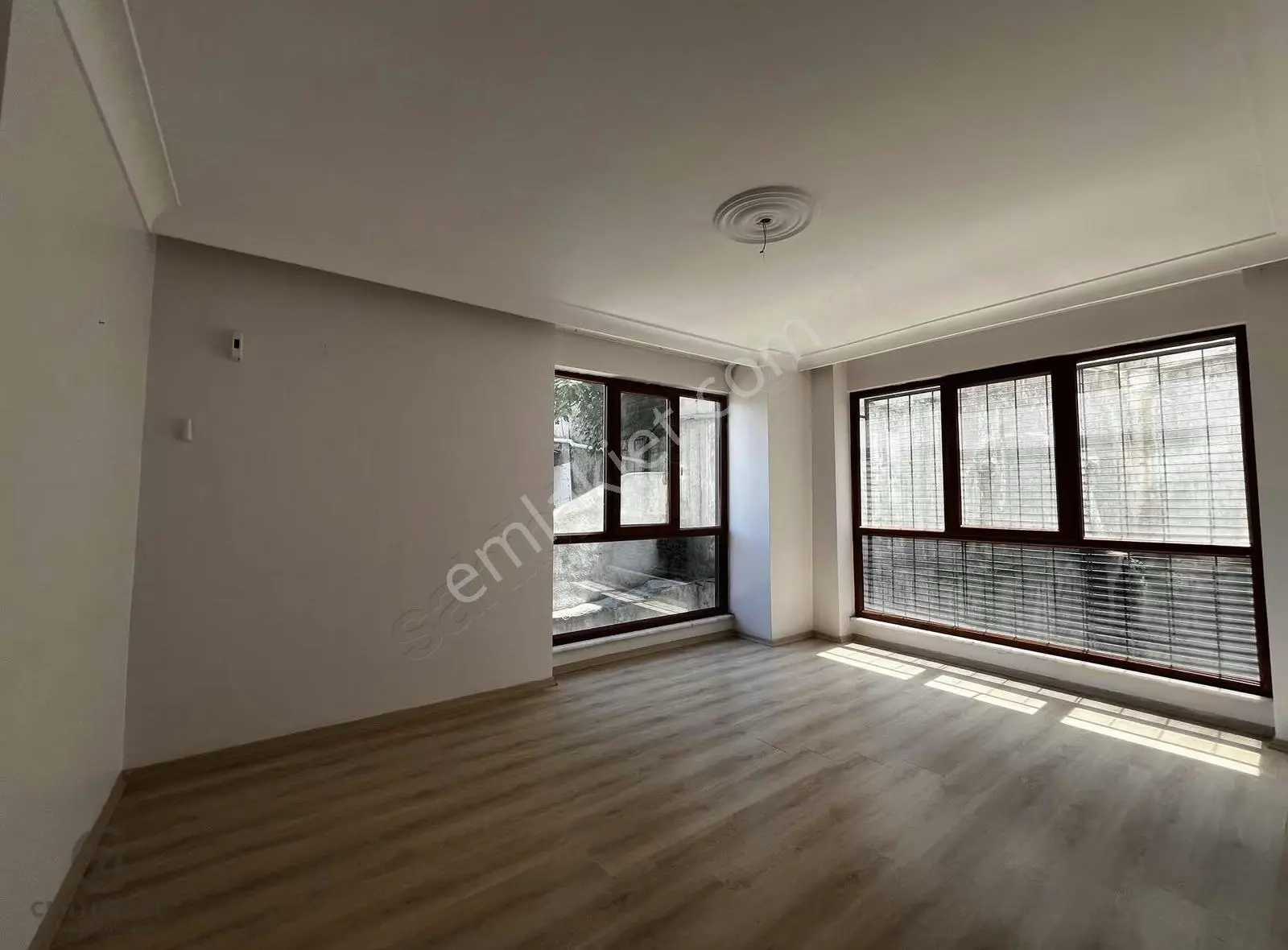 Eyüp Esentepe Mah. Kapalı Otopark Boş 2+1 Satılık Daire