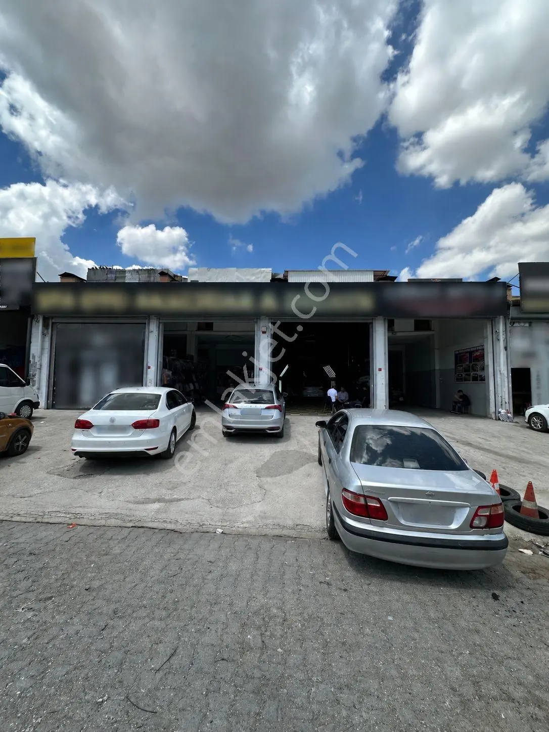 Merkezi Konumda! 3. Sanayi Sitesinde 300 M² Satılık Dükkan!!!