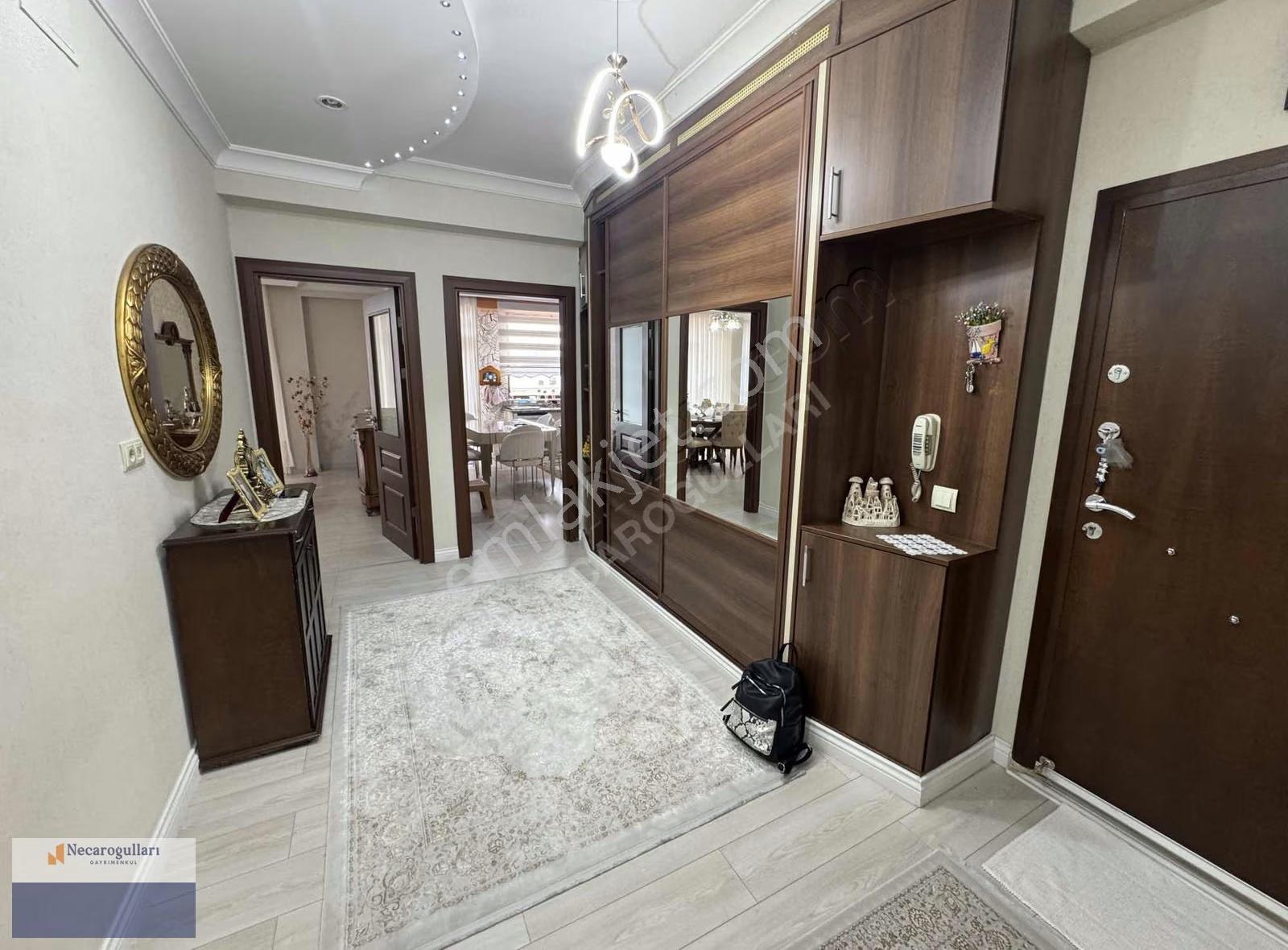 Necaroğullarından Kent Meydanı Civarı 4+1 Daire - Görsel 13