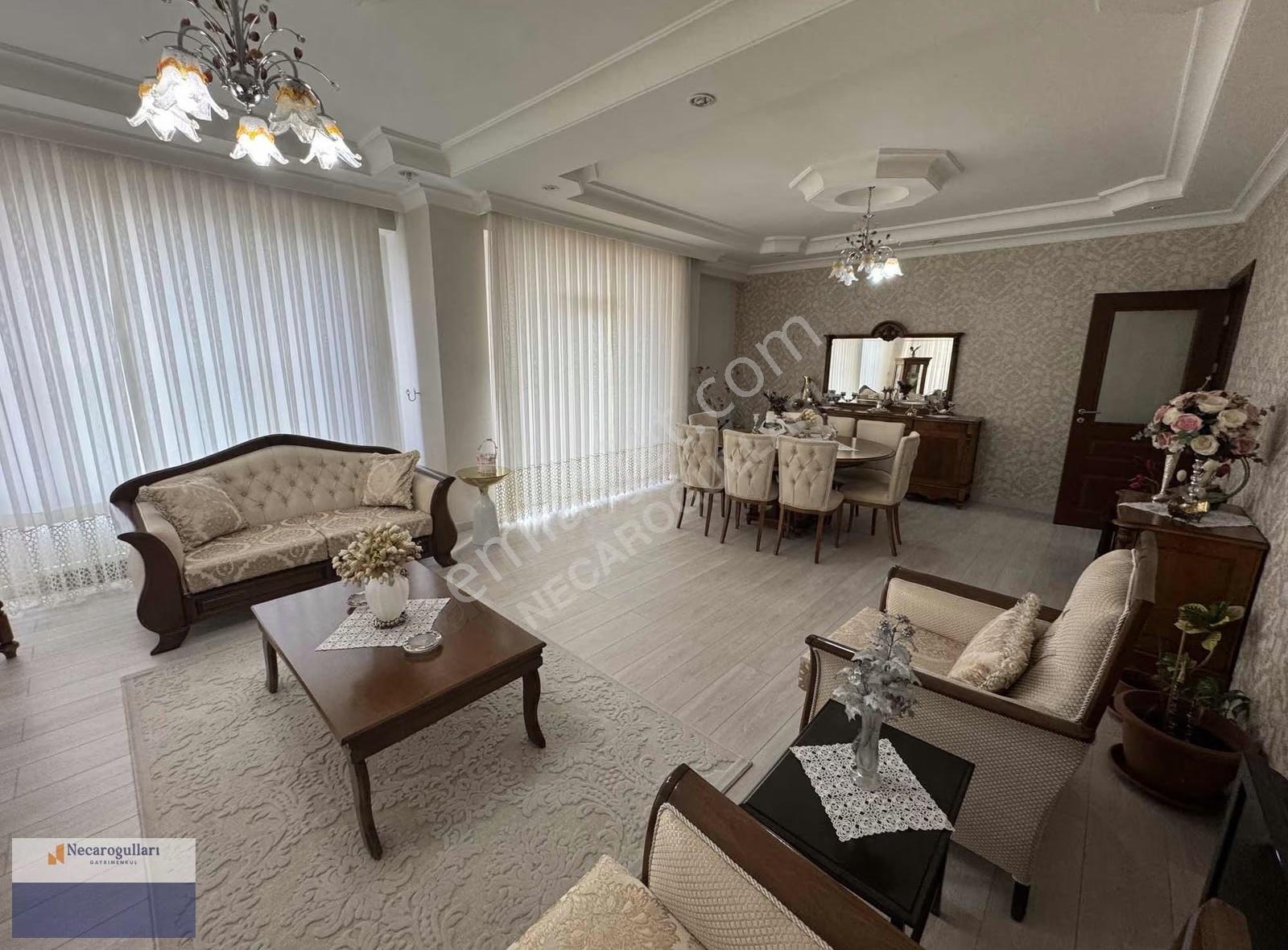 Necaroğullarından Kent Meydanı Civarı 4+1 Daire - Görsel 25