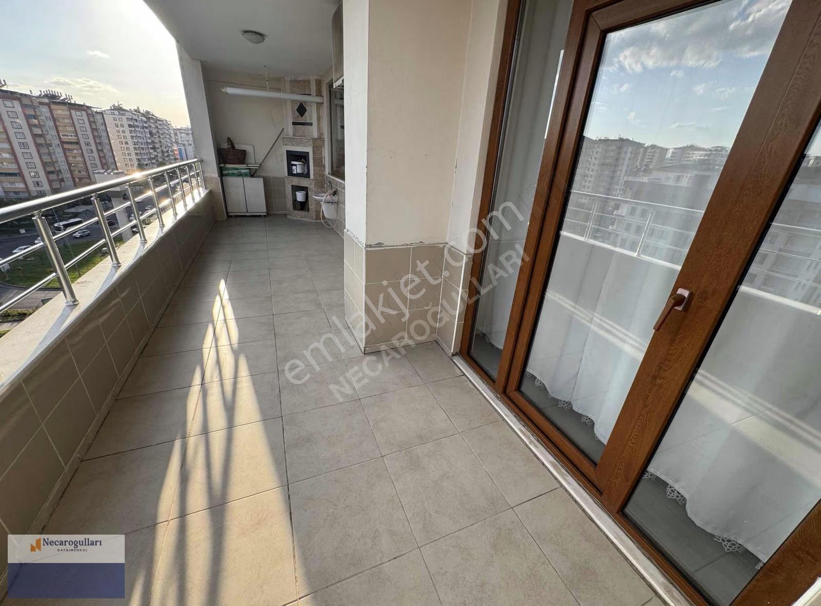 Necaroğullarından Kent Meydanı Civarı 4+1 Daire - Görsel 7