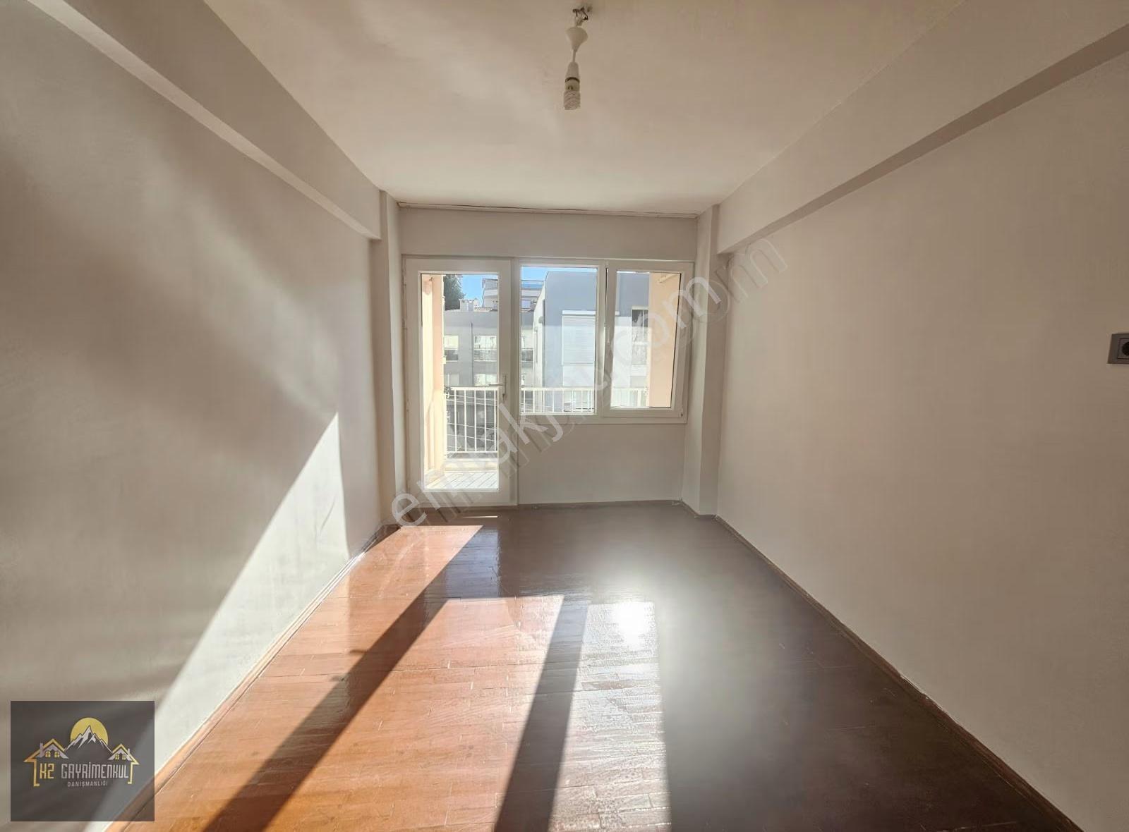 Kuşadası Merkezde Manzaralı Kiralık 3+1 Daire - Görsel 13