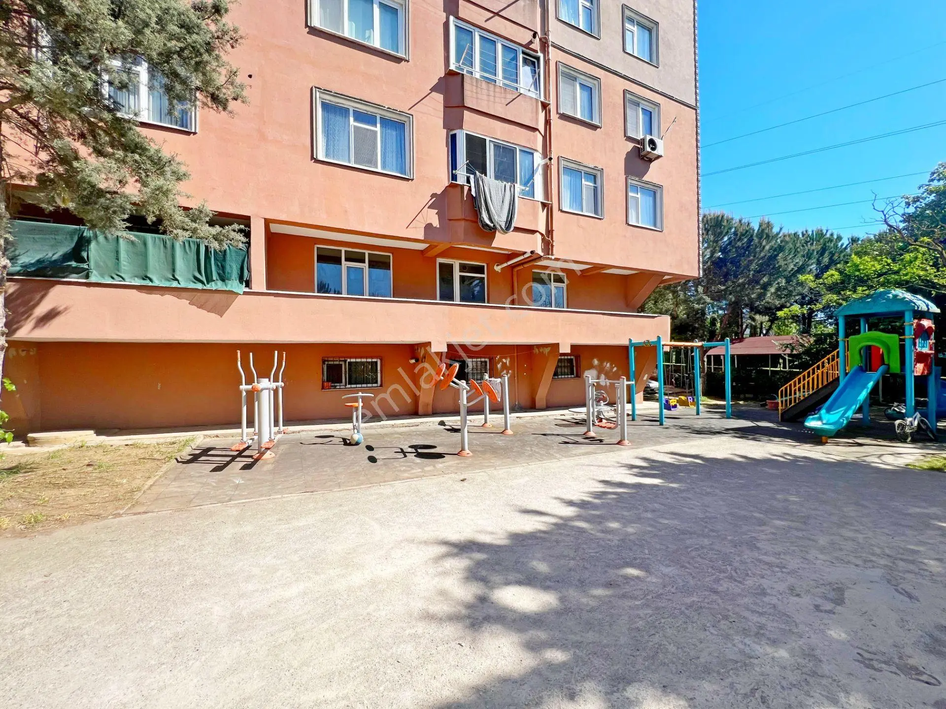 Ümraniye Emek Sitesi'nde Geniş Ailelere Özel | Ferah, Aydınlık Ve Prestijli 5+1 Kiralık Daire - Görsel 2