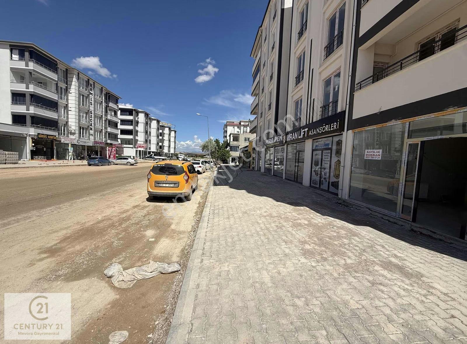 Cadde Üzeri Her İşe Uygun Köşe 125m2 Takaslı