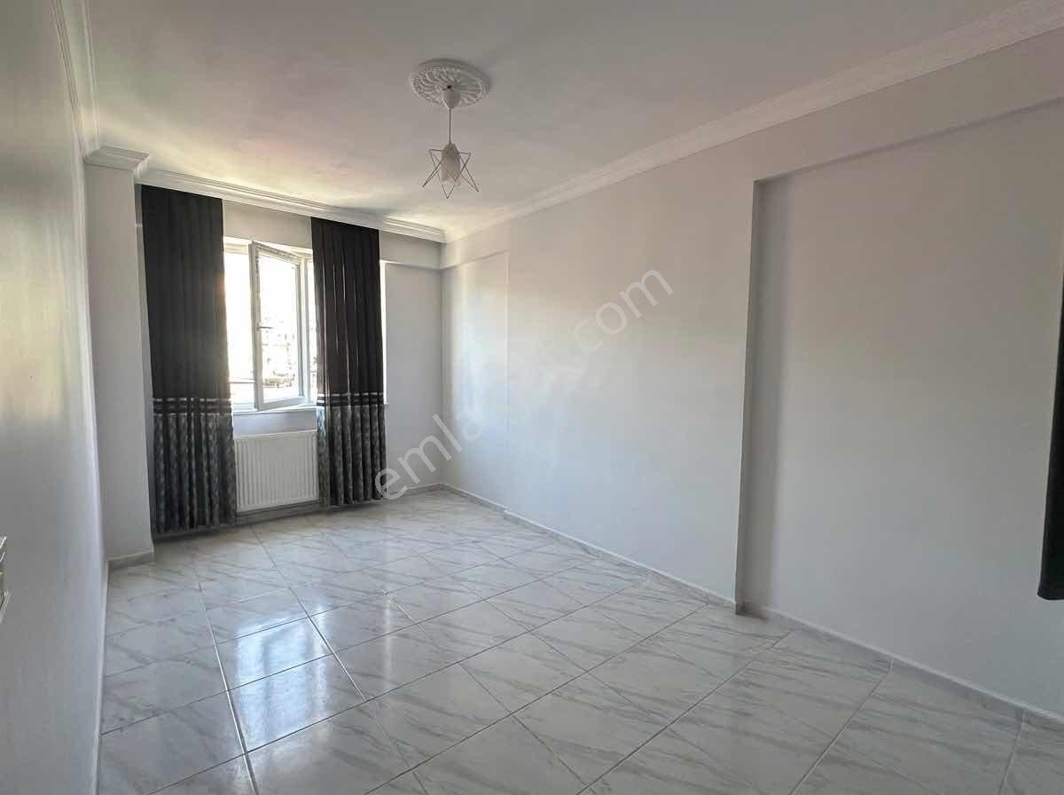 Remax Yeni Gayrimenkul'den Geniş 2+0 - Görsel 4