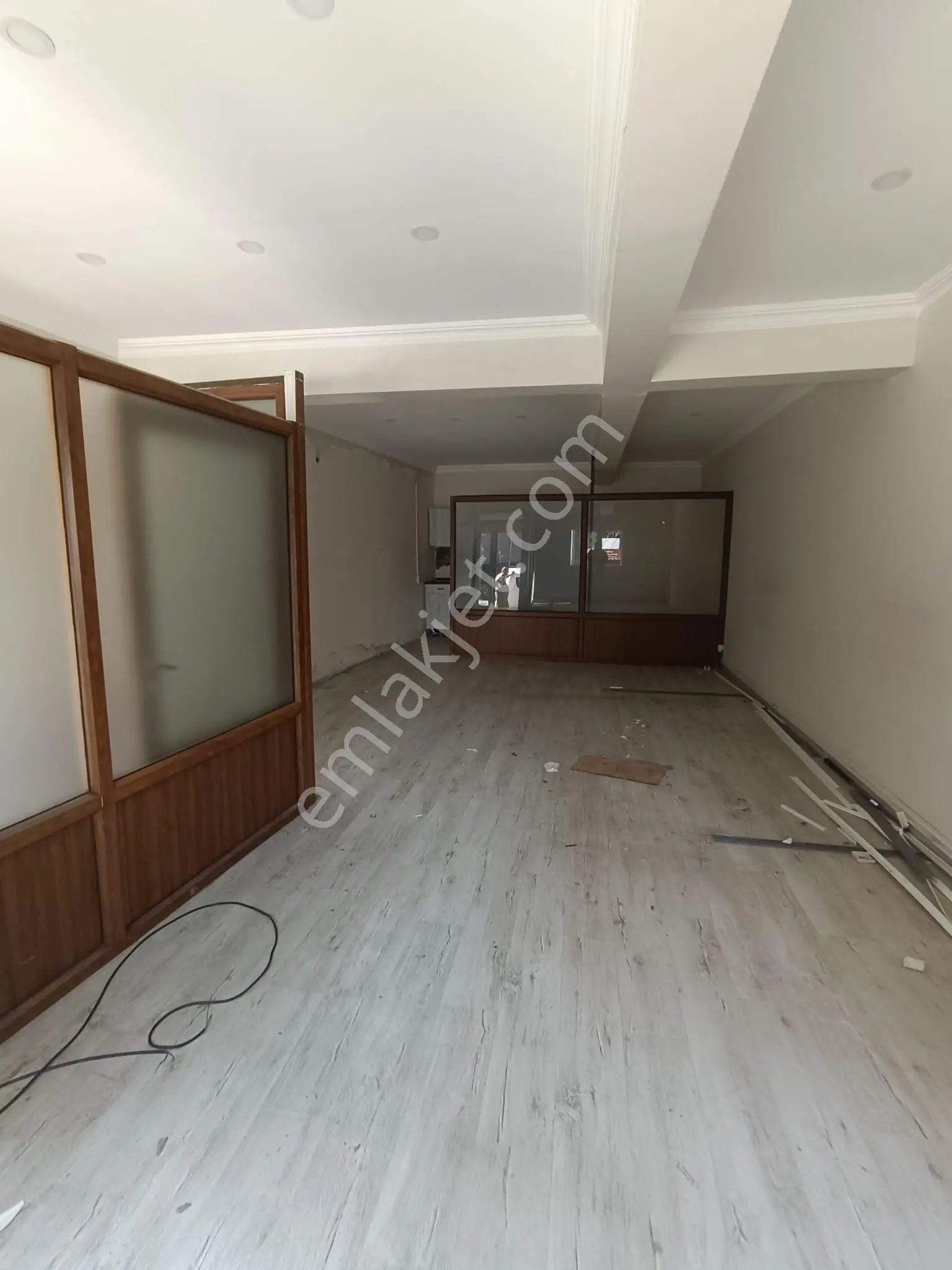 Başlık: Bayrampaşa Maltepe'de Sanayinin Kalbinde Tabela Değeri Yüksek Kiralık Showroom & Mağaza - Görsel 3