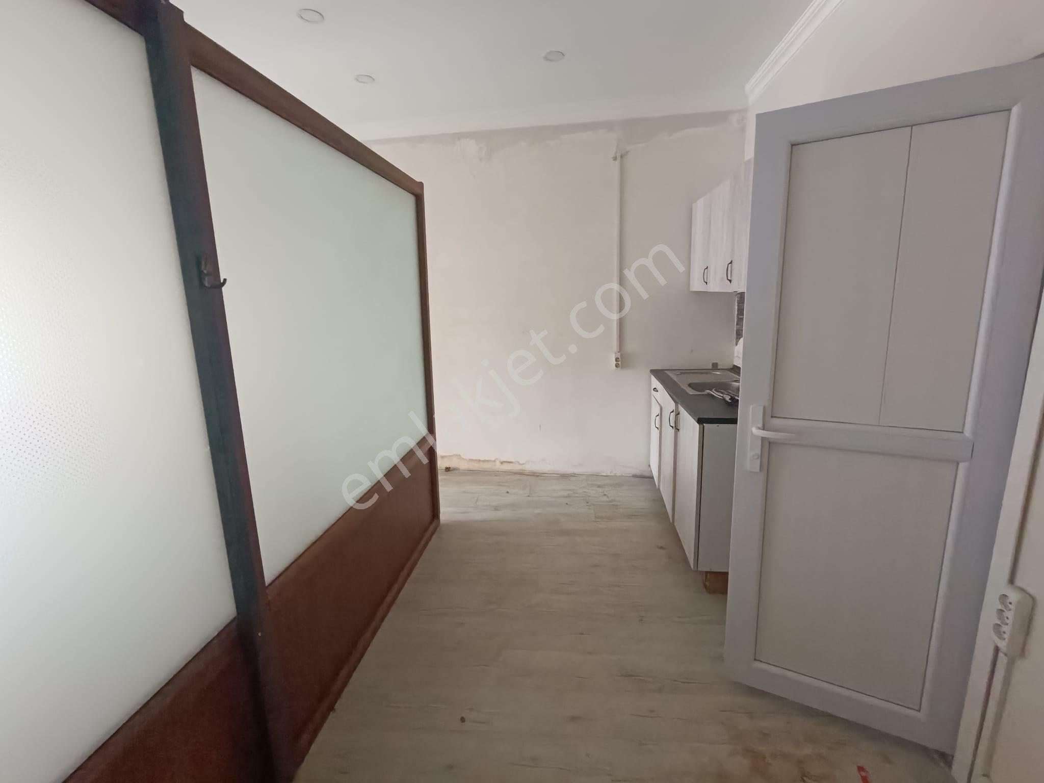 Başlık: Bayrampaşa Maltepe'de Sanayinin Kalbinde Tabela Değeri Yüksek Kiralık Showroom & Mağaza - Görsel 6