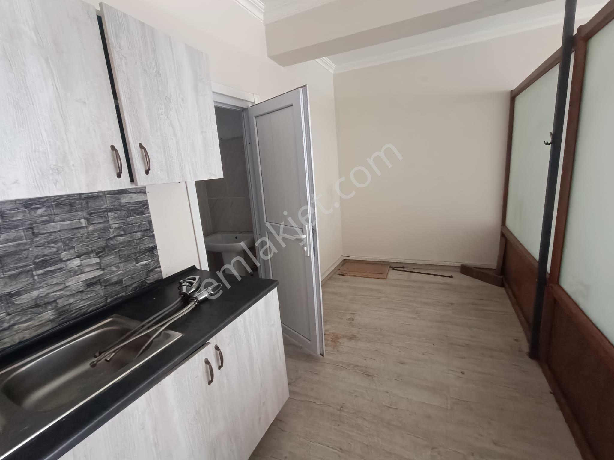 Başlık: Bayrampaşa Maltepe'de Sanayinin Kalbinde Tabela Değeri Yüksek Kiralık Showroom & Mağaza - Görsel 10