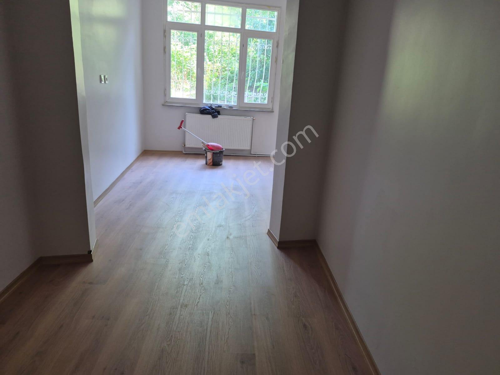 Rumeli Hisarında Sitede Yeşillikler İçinde Boğaz Manzaralı Satılık İki Katlı Müstakil Ev - Görsel 9