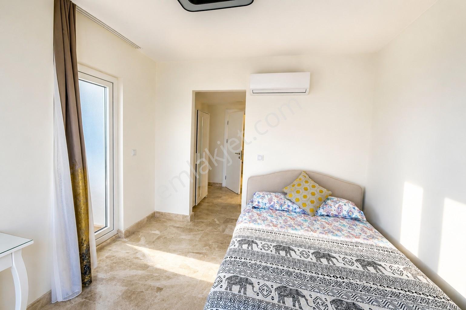 Denize Sıfır Kumsal Plajlı Lüks Sitede Satılık Villa Yabancidan - Görsel 25