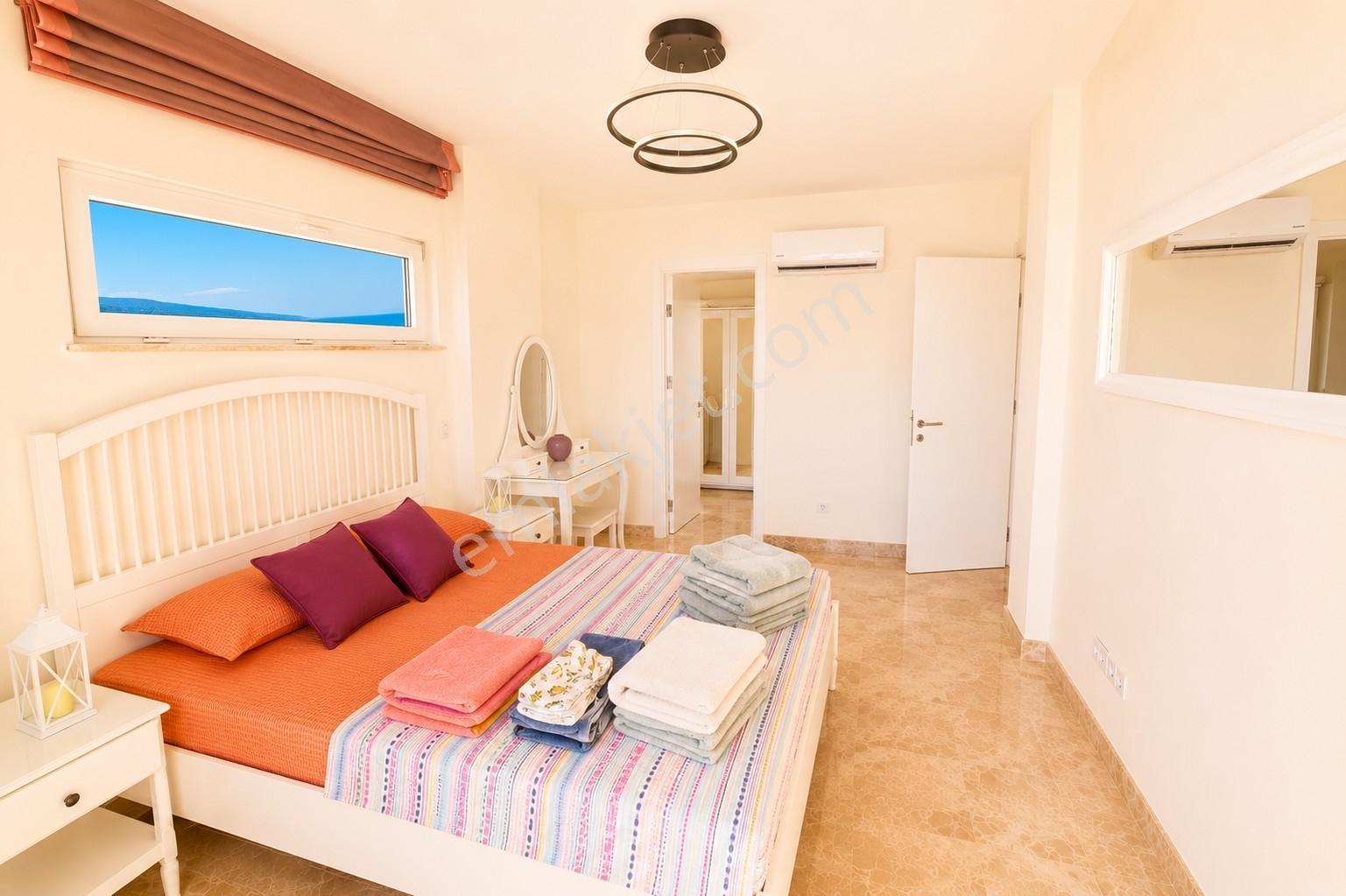 Denize Sıfır Kumsal Plajlı Lüks Sitede Satılık Villa Yabancidan - Görsel 24