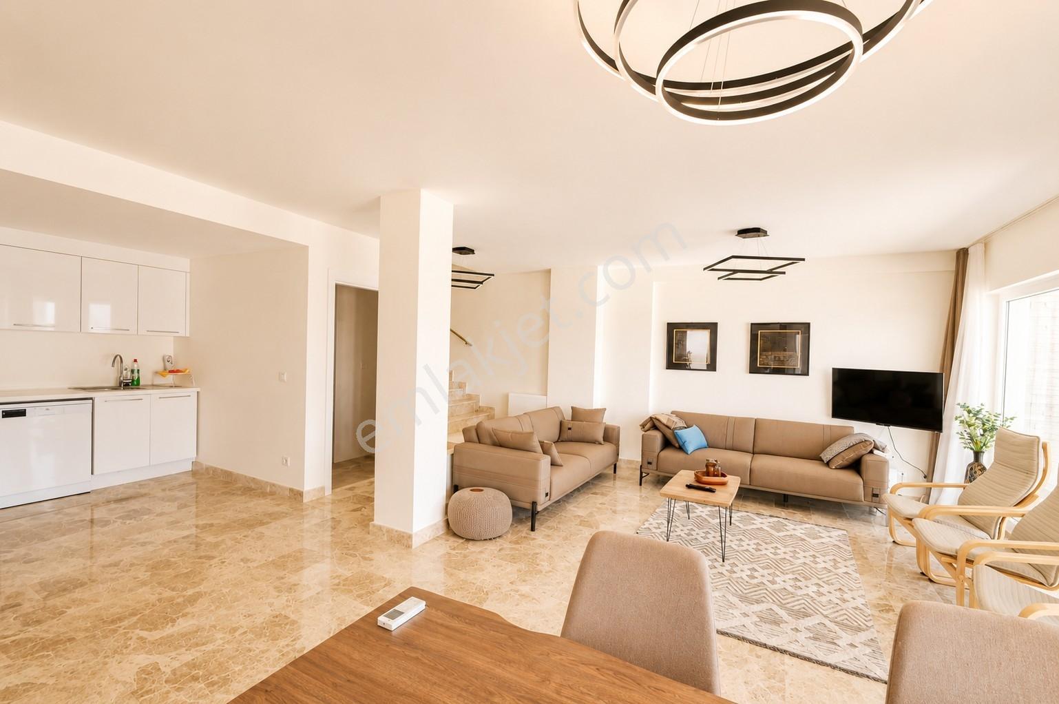 Denize Sıfır Kumsal Plajlı Lüks Sitede Satılık Villa Yabancidan - Görsel 12