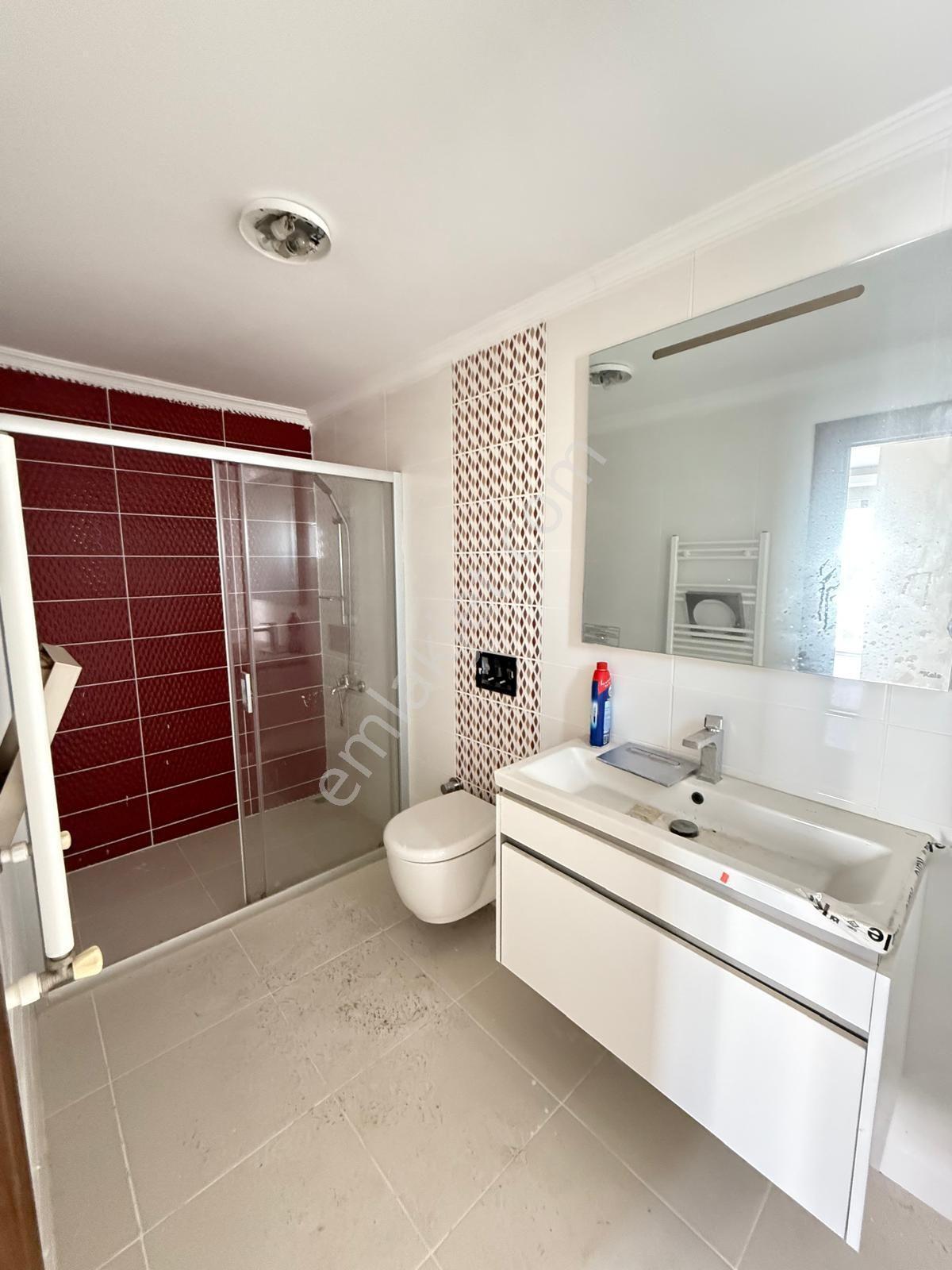 Kuşadası Ege Mahallesinde Elit Güvenlikli Havuzlu Sitede 4+1 200m2 Deniz Manzaralı - Görsel 13