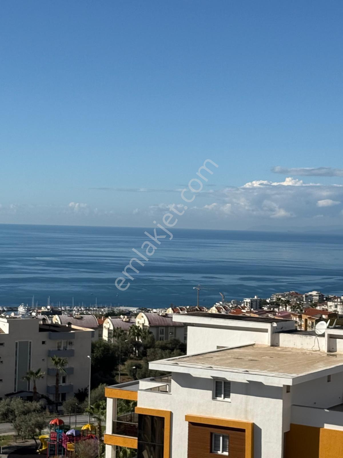 Kuşadası Ege Mahallesinde Elit Güvenlikli Havuzlu Sitede 4+1 200m2 Deniz Manzaralı - Görsel 7