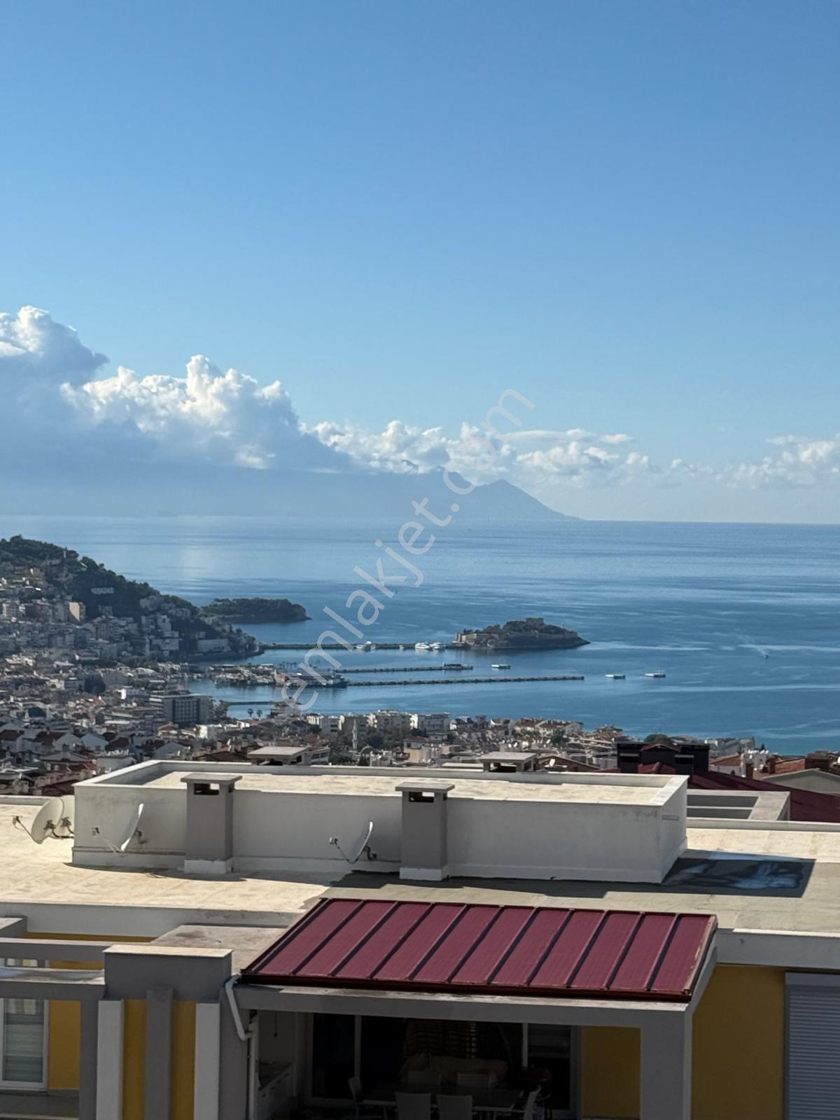 Kuşadası Ege Mahallesinde Elit Güvenlikli Havuzlu Sitede 4+1 200m2 Deniz Manzaralı - Görsel 6