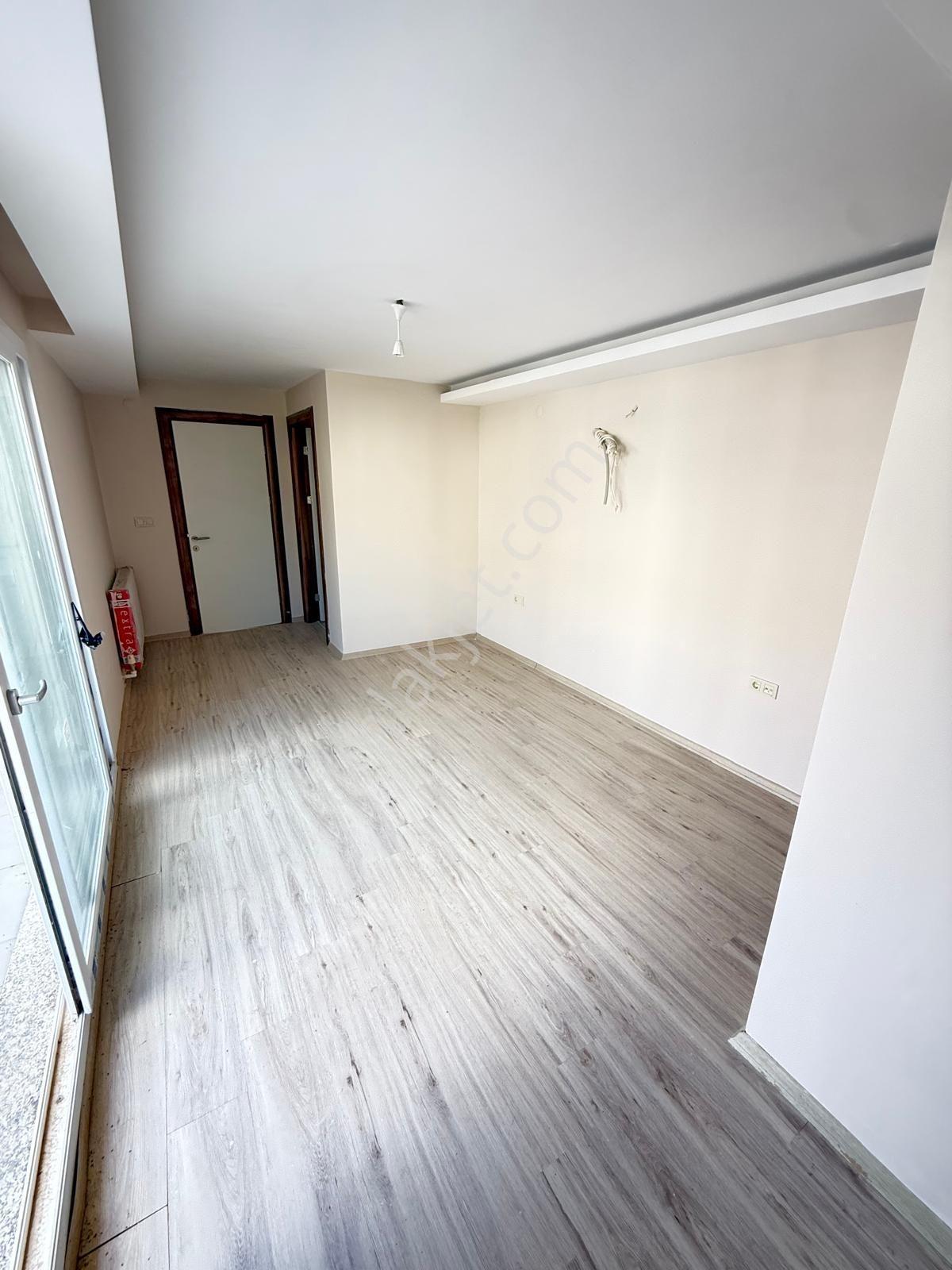 Kuşadası Ege Mahallesinde Elit Güvenlikli Havuzlu Sitede 4+1 200m2 Deniz Manzaralı - Görsel 28