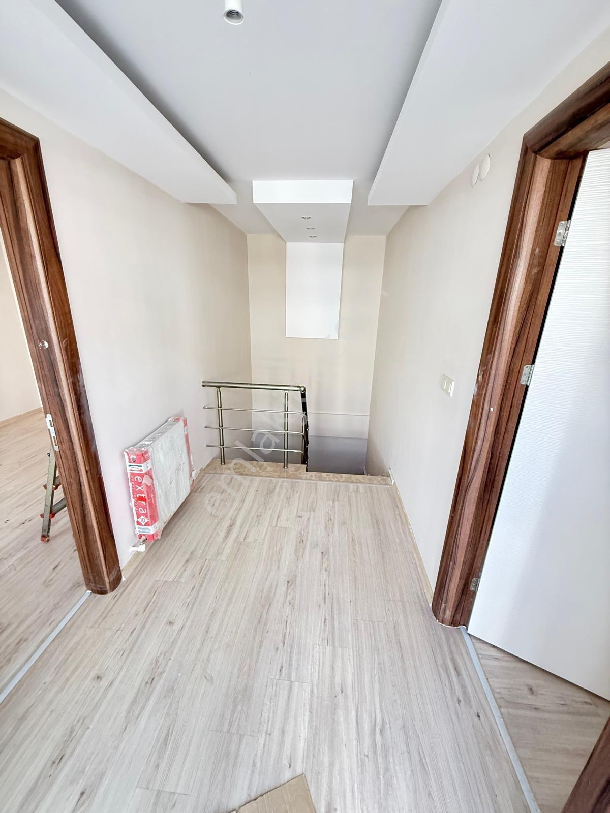 Kuşadası Ege Mahallesinde Elit Güvenlikli Havuzlu Sitede 4+1 200m2 Deniz Manzaralı - Görsel 14