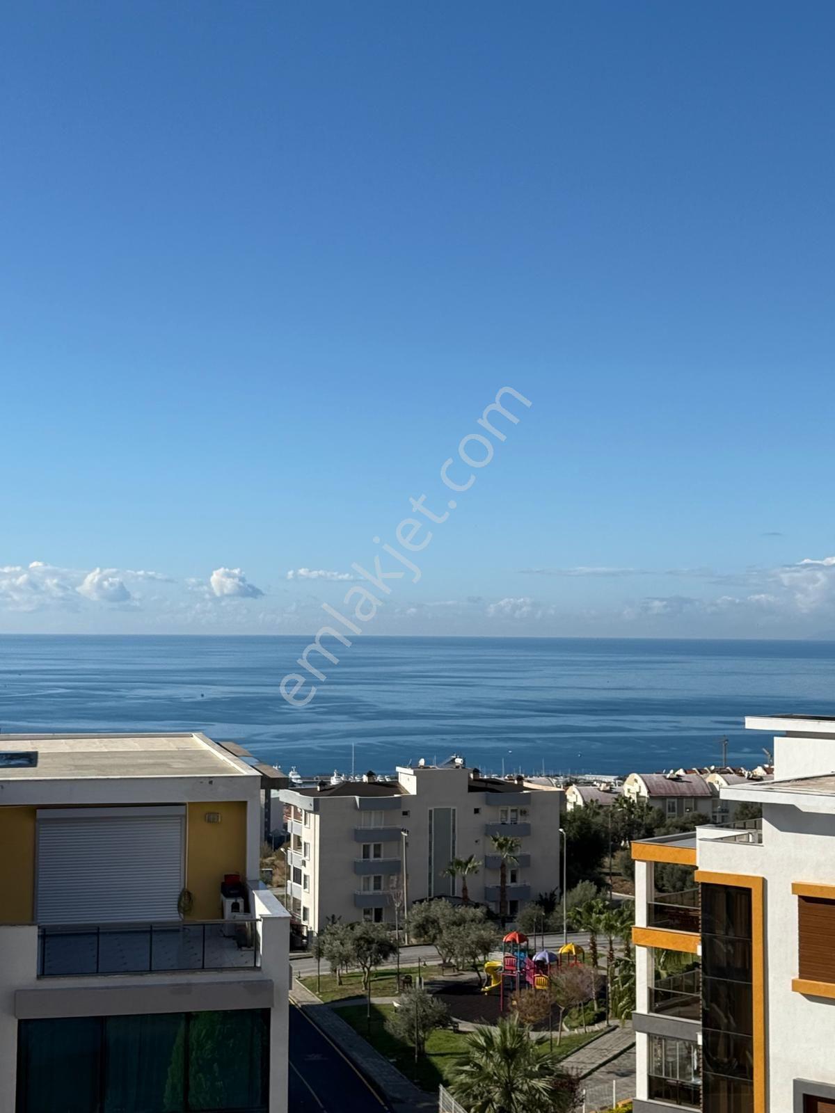 Kuşadası Ege Mahallesinde Elit Güvenlikli Havuzlu Sitede 4+1 200m2 Deniz Manzaralı - Görsel 24