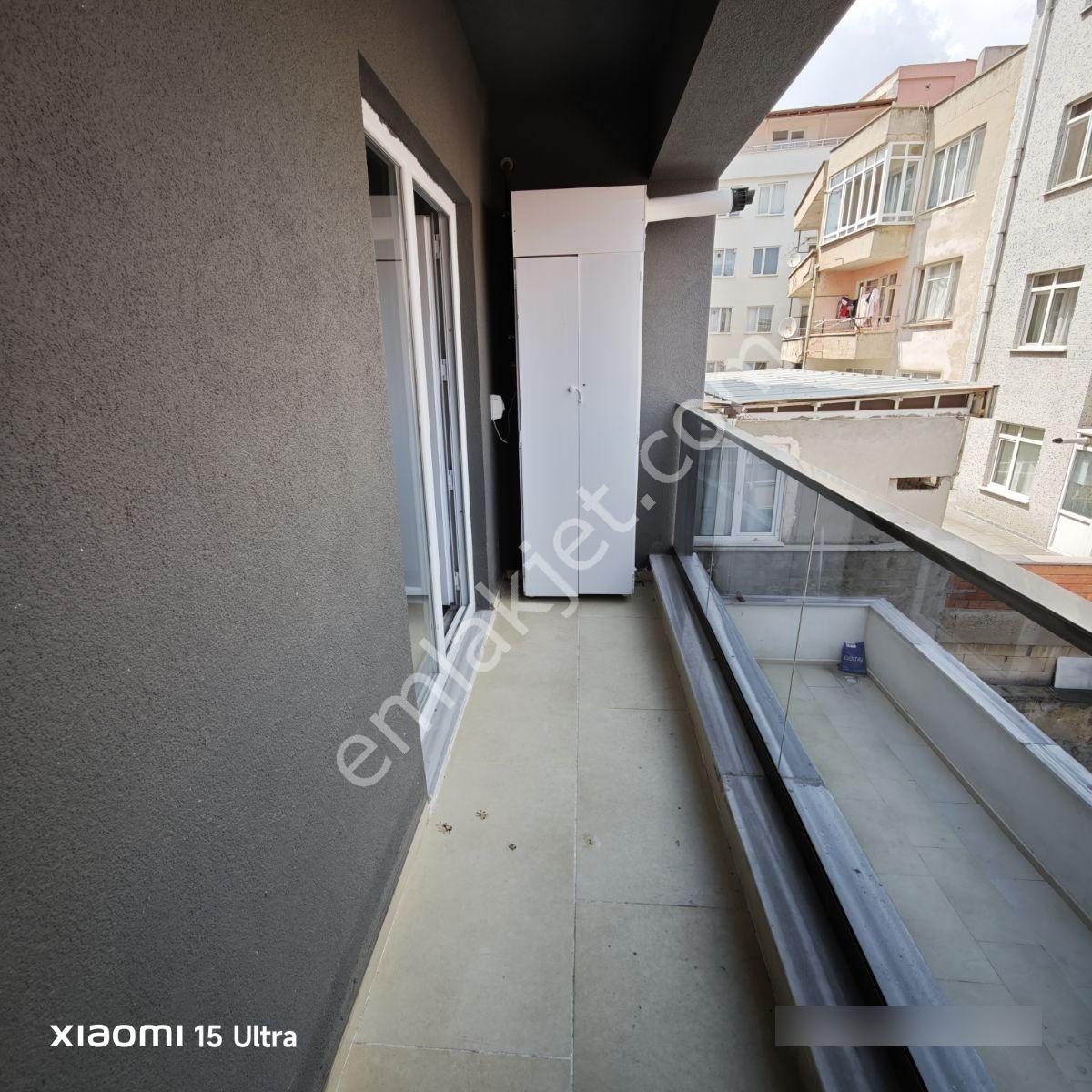 Çarşı Merkezinde Eşyasız Balkonlu 1+1 Daire - Görsel 3