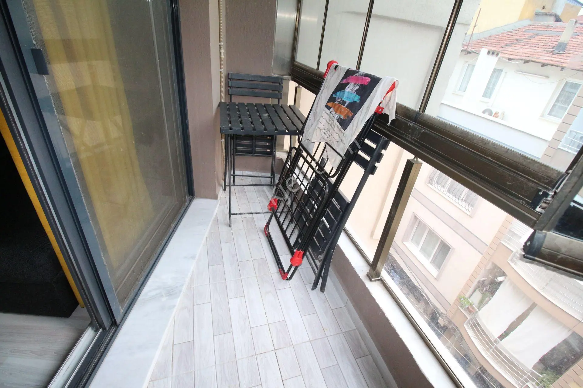 Arga'dan Buca Üçkuyular Meydan Yakını Cadde Üzeri 1+1 Eşyalı Kiralık Daire. - Görsel 3