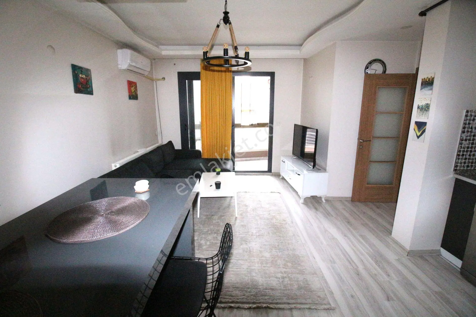 Arga'dan Buca Üçkuyular Meydan Yakını Cadde Üzeri 1+1 Eşyalı Kiralık Daire.