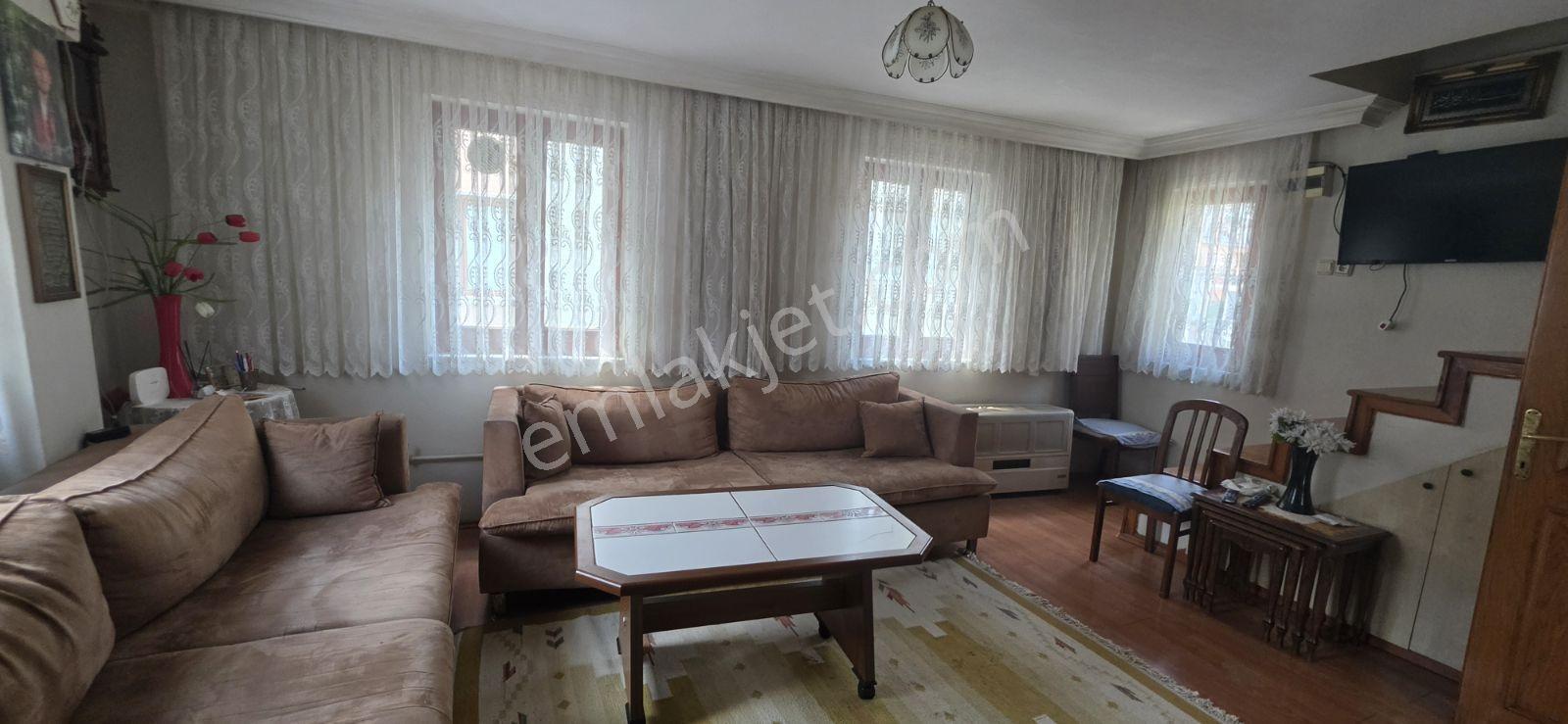 Yeşilde 3 Katlı Müstakil Ev - Görsel 9