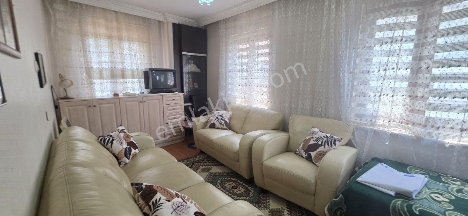 Yeşilde 3 Katlı Müstakil Ev - Görsel 11