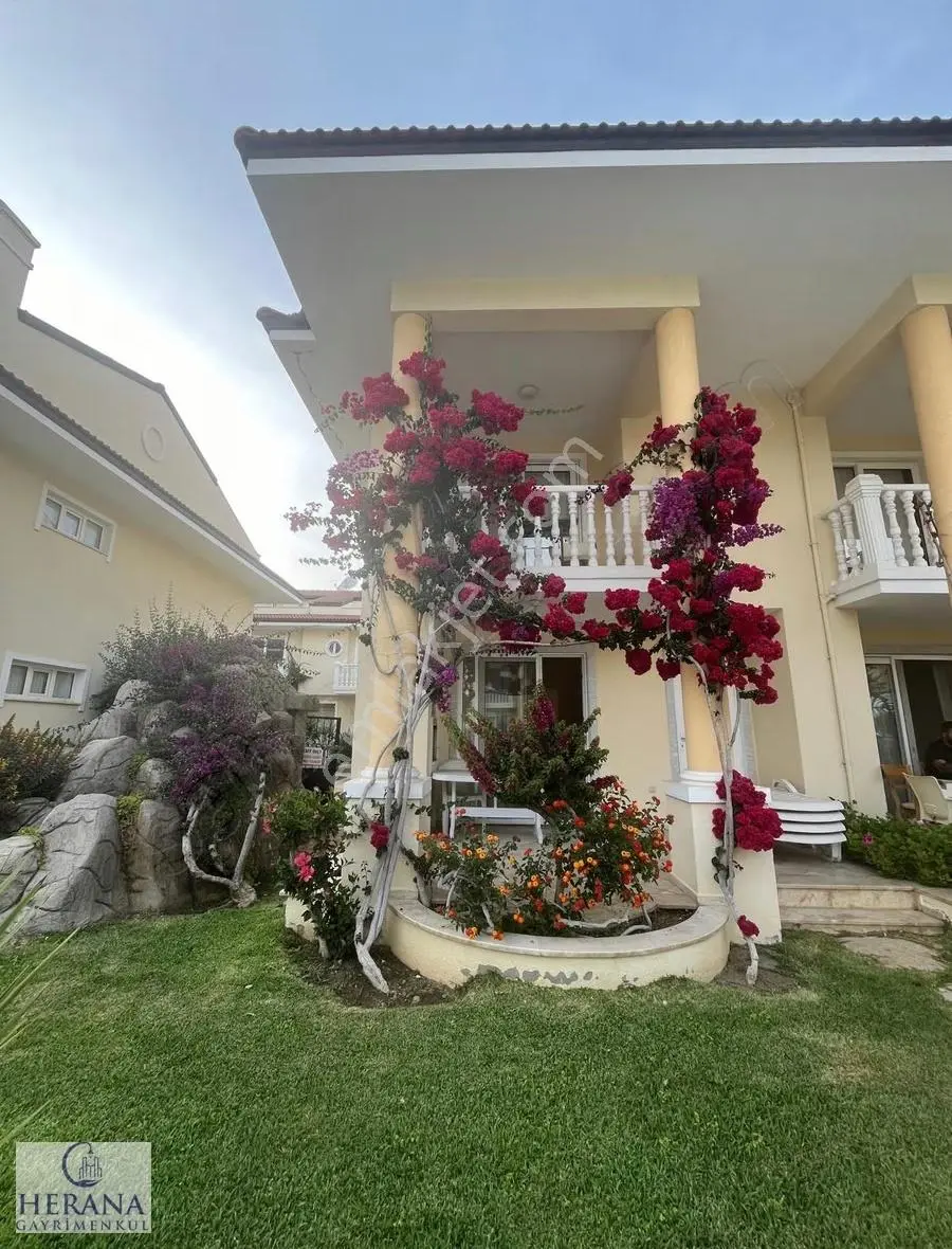 Çalış Plajına Sıfır, Site İçinde Satılık Eşyalı Villa