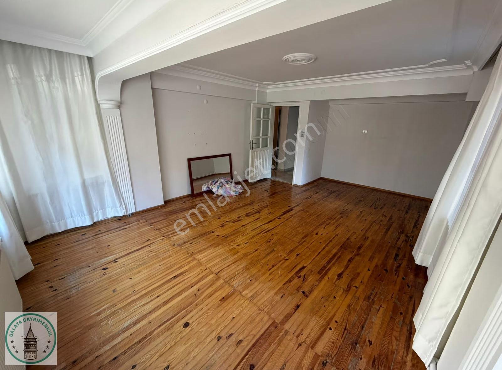 Galata,dan Söke Atatürk Mah,de 135 M² 3+1 Satılık Daire - Görsel 3