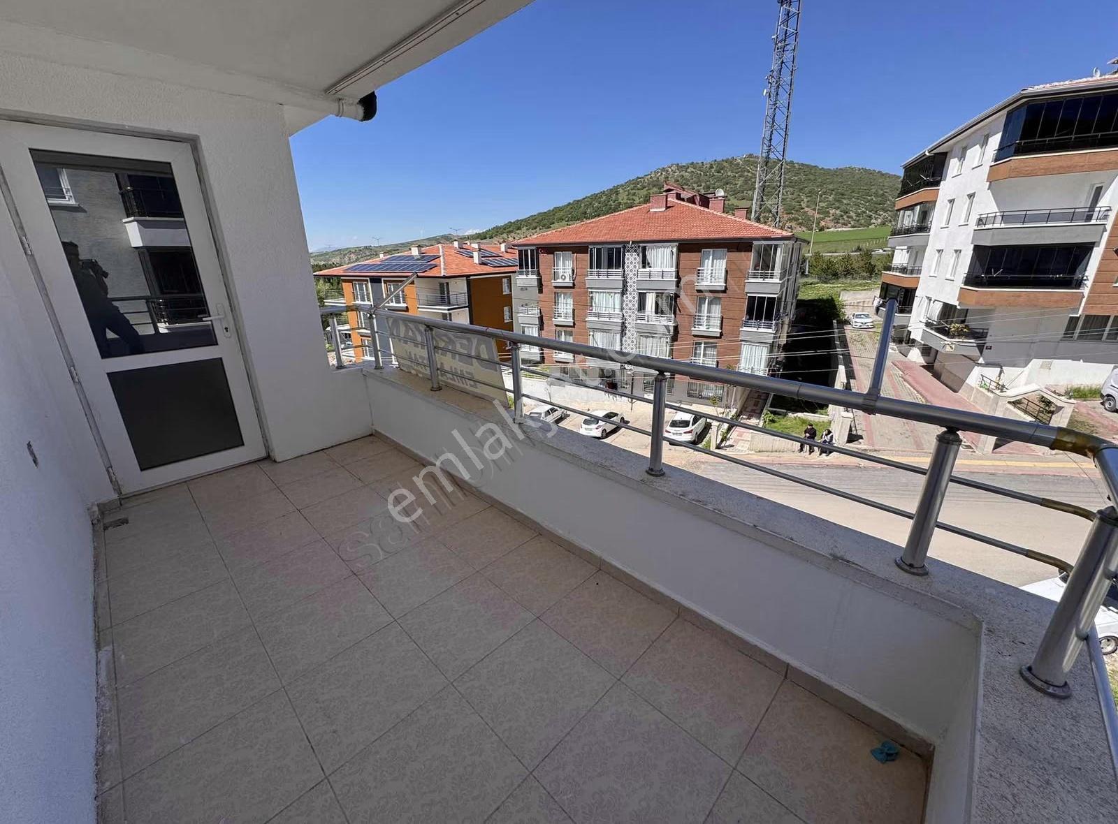 Derman'dan Ön Cephe Ebeveyn+kiler 140m2 İskanlı Çift Balkonlu - Görsel 18