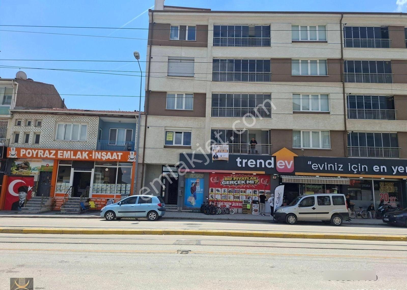 Poyraz Emlaktan Emek Mah.ertaş Caddesi Üzeri 3+1 200m2 Daire