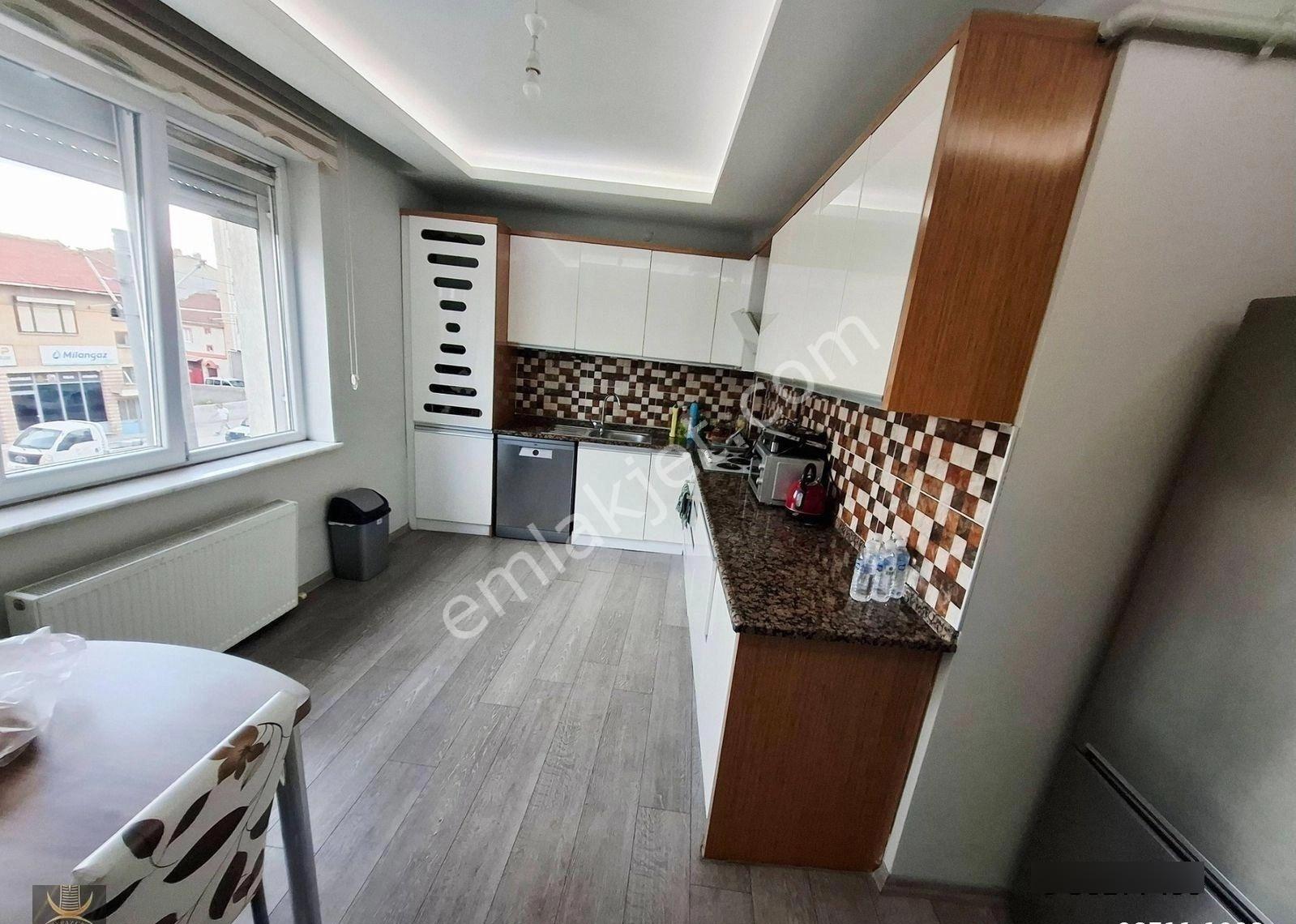 Poyraz Emlaktan Emek Mah.ertaş Caddesi Üzeri 3+1 200m2 Daire - Görsel 13
