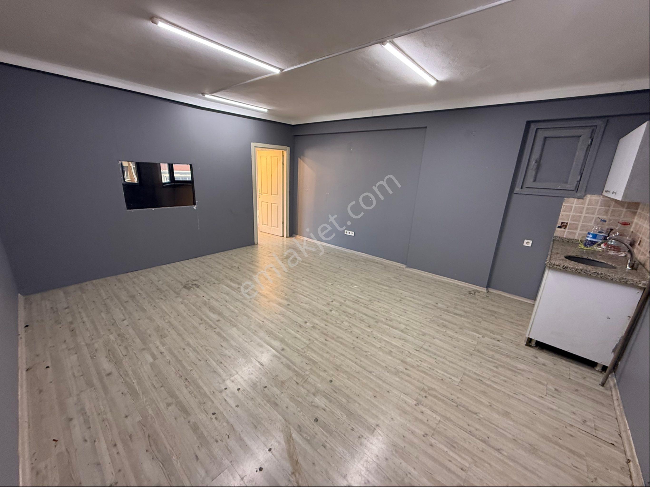 Şirinevler Mahmutbey Caddesi Üzerinde 1+1 Kiralık 5.kat Ofis