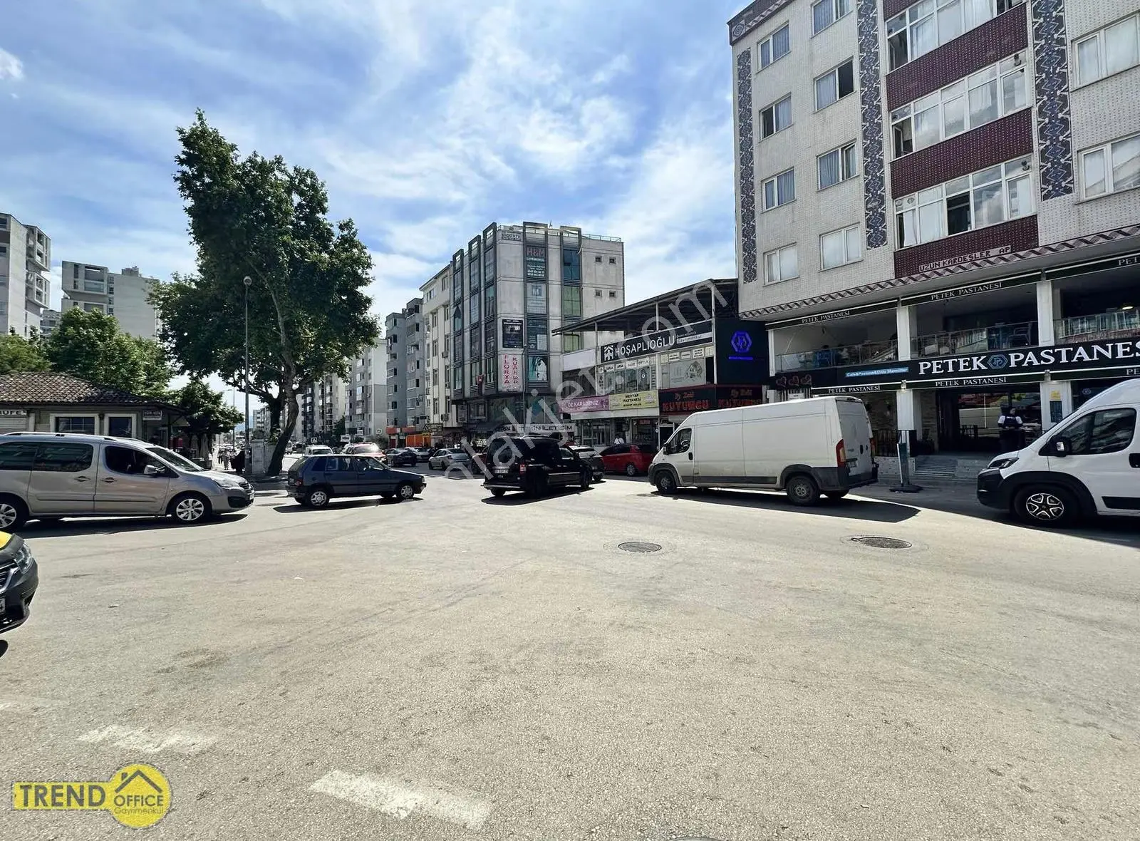 Korupark Üzeri Adnan Menderes Caddesinde Kiralık Eşyalı Ofis