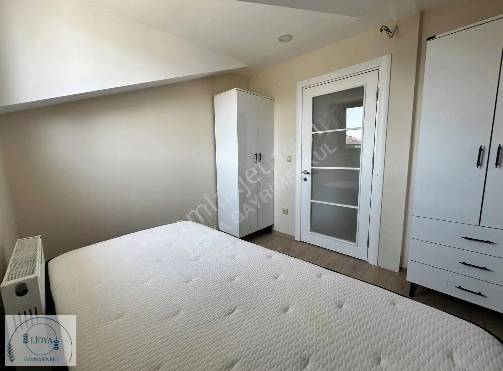 (lidya Gayrimenkul)ana Cadde Üzeri 1+1 Eşyalı Teraslı Manzaralı - Görsel 4