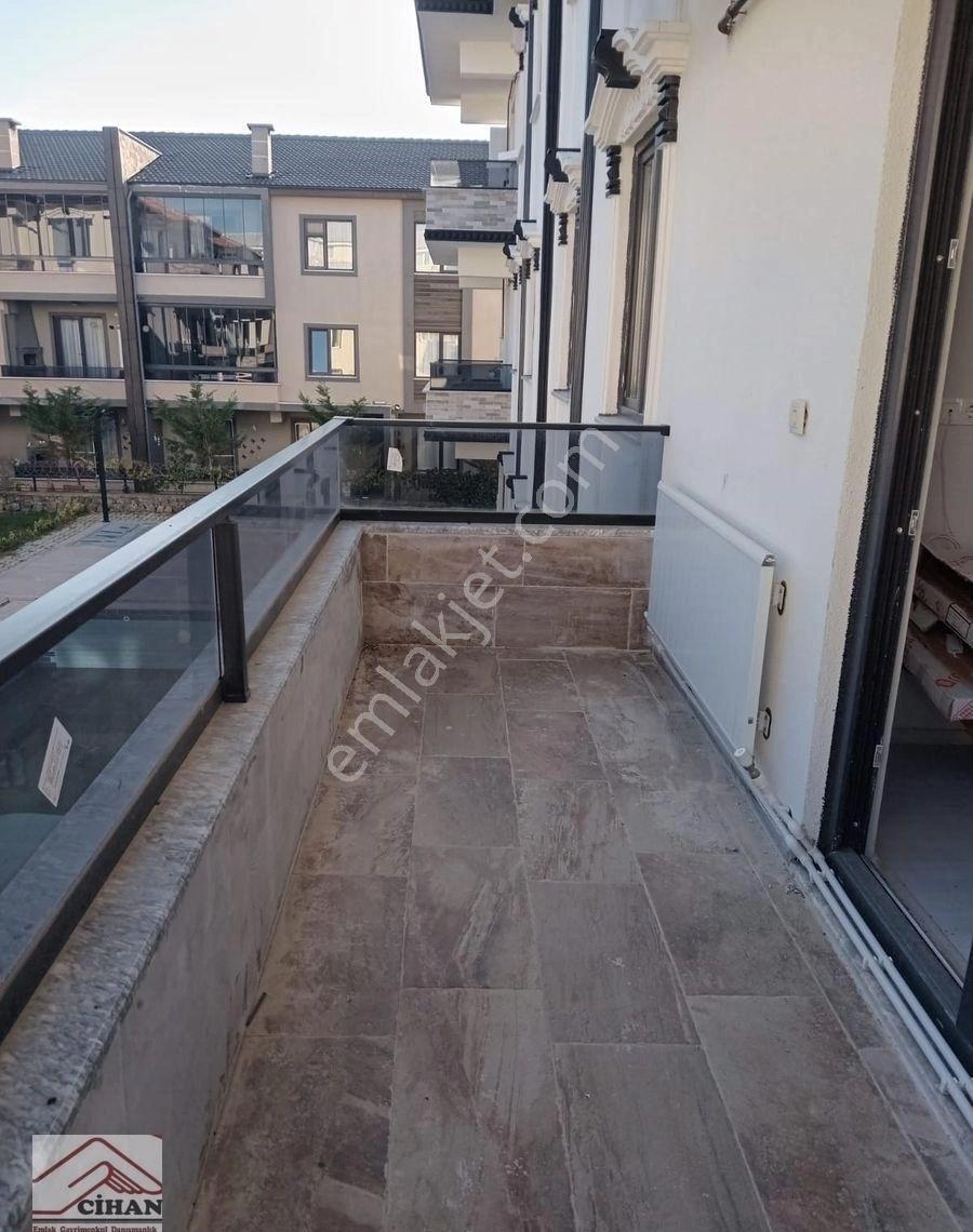 Havuz Manzaralı 2+1 Kiralık Daire Site İçinde Konforlu Yaşa - Görsel 14